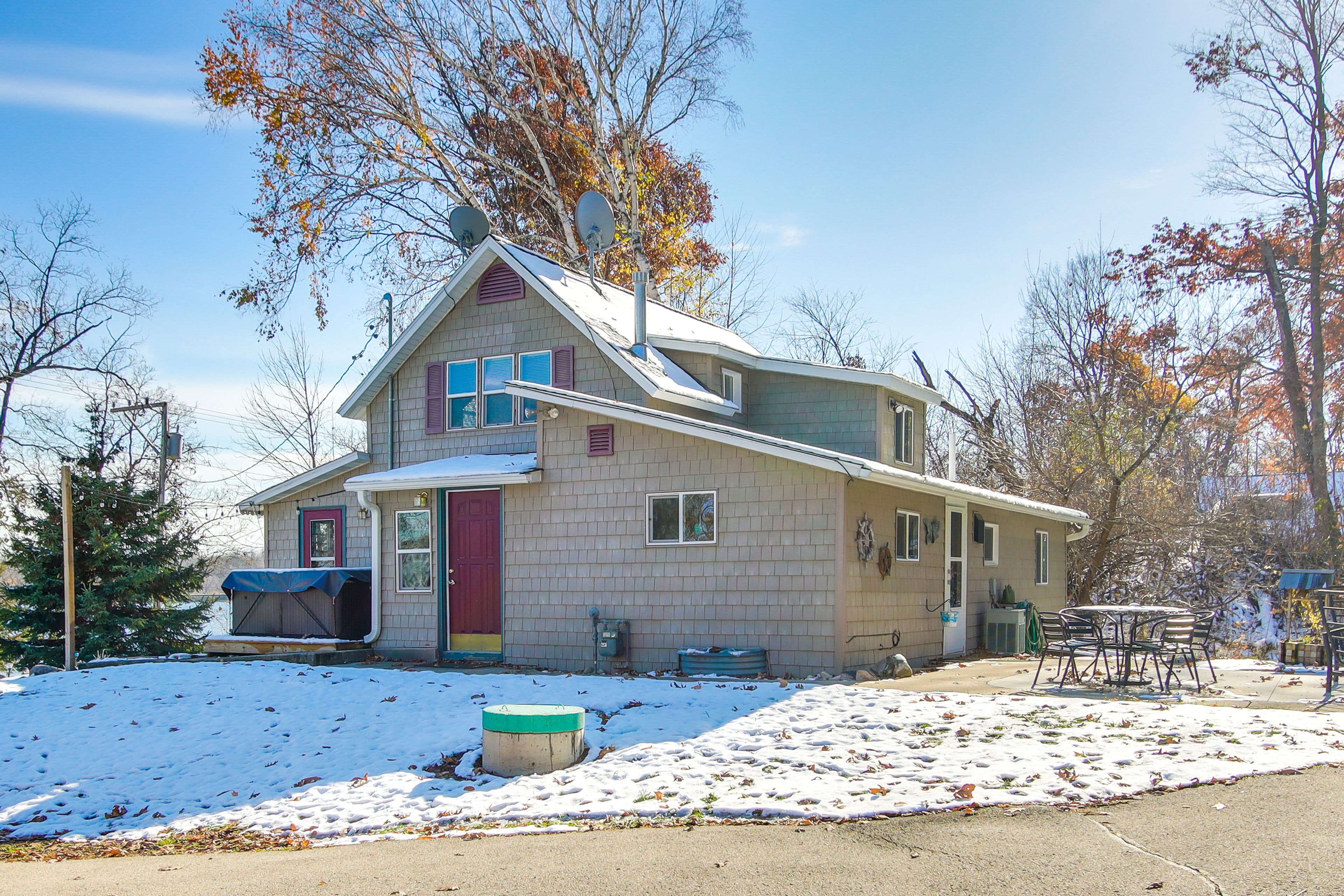Campbellsport Vacation Rental | 3BR | 1BA | 1,140 Sq Ft | 1 Exterior Step