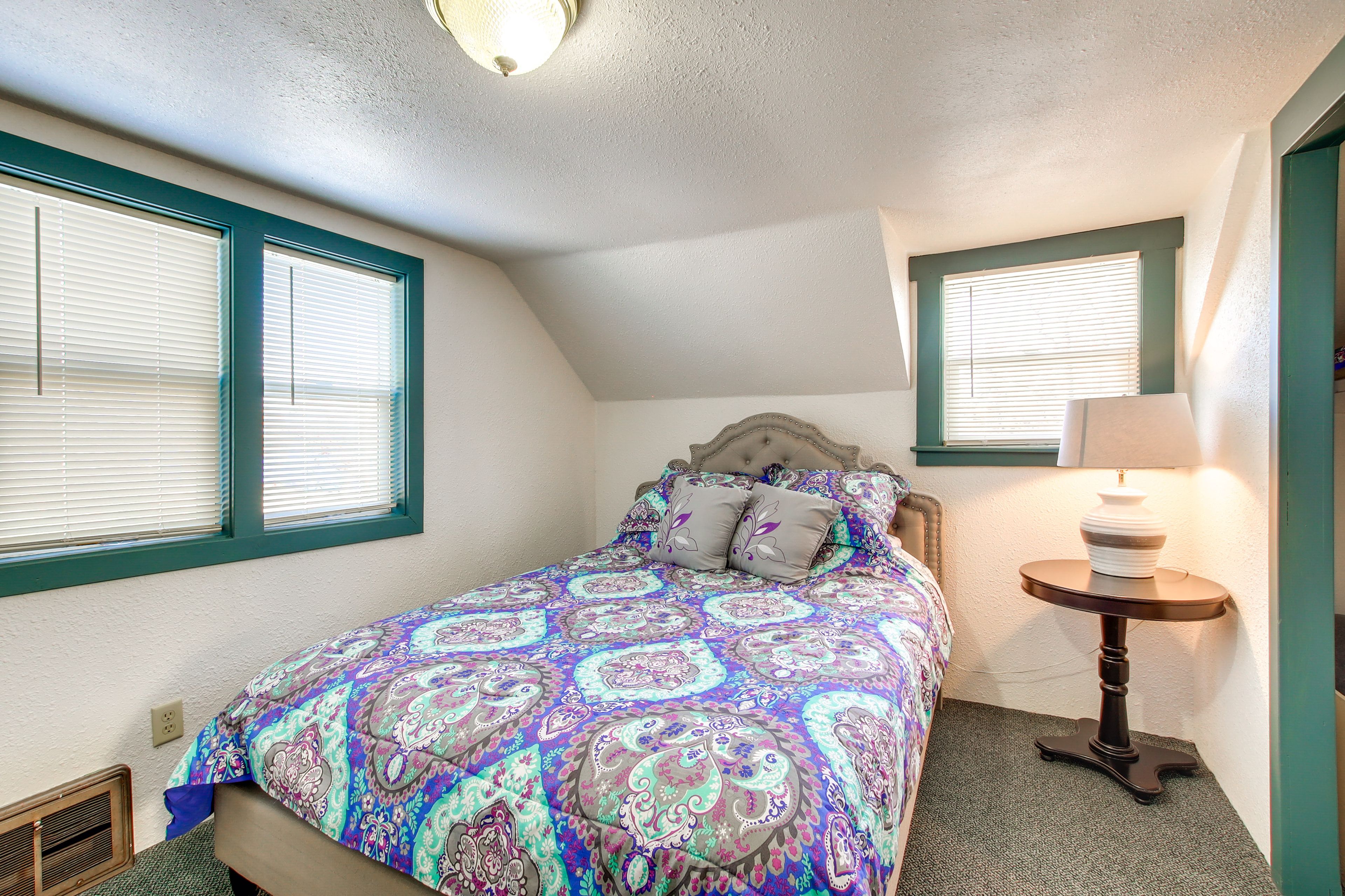 Bedroom 3 | Queen Bed | Crib | 2nd Floor