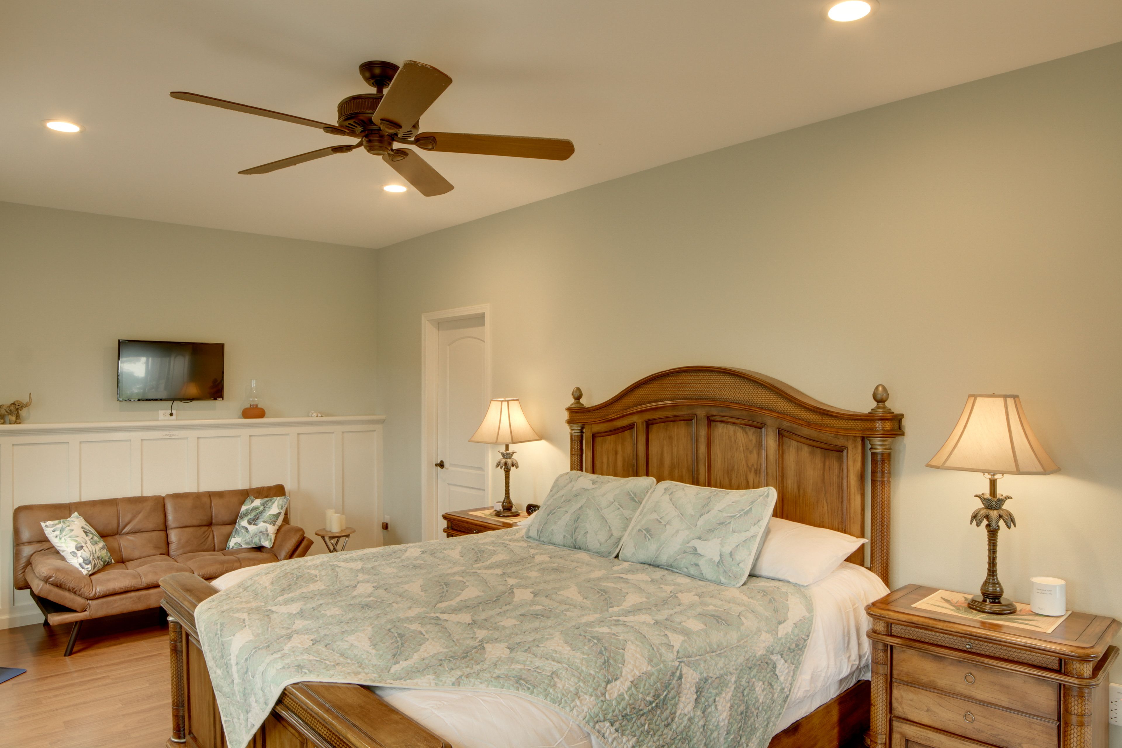 Bedroom 1 | King Bed