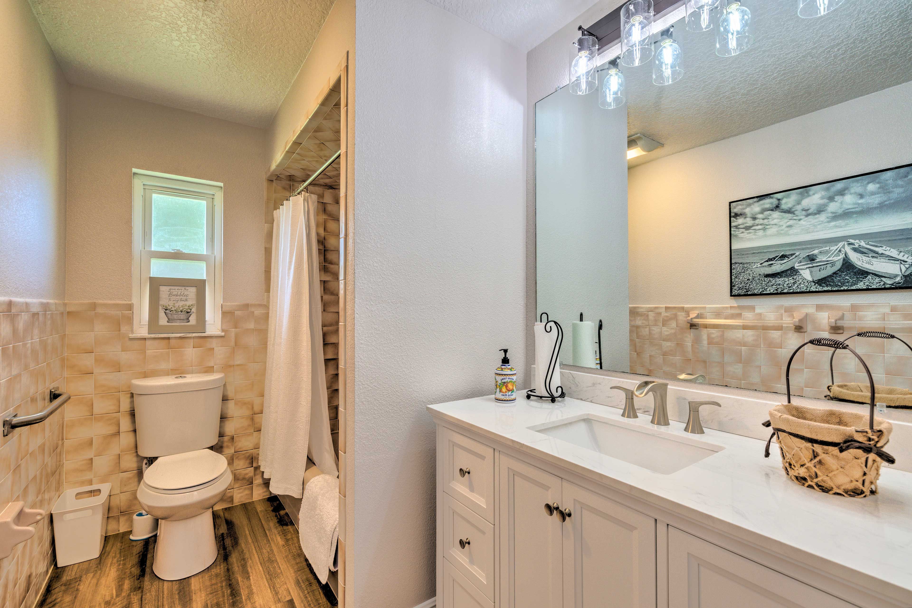 Full Bathroom | Shower/Tub Combo