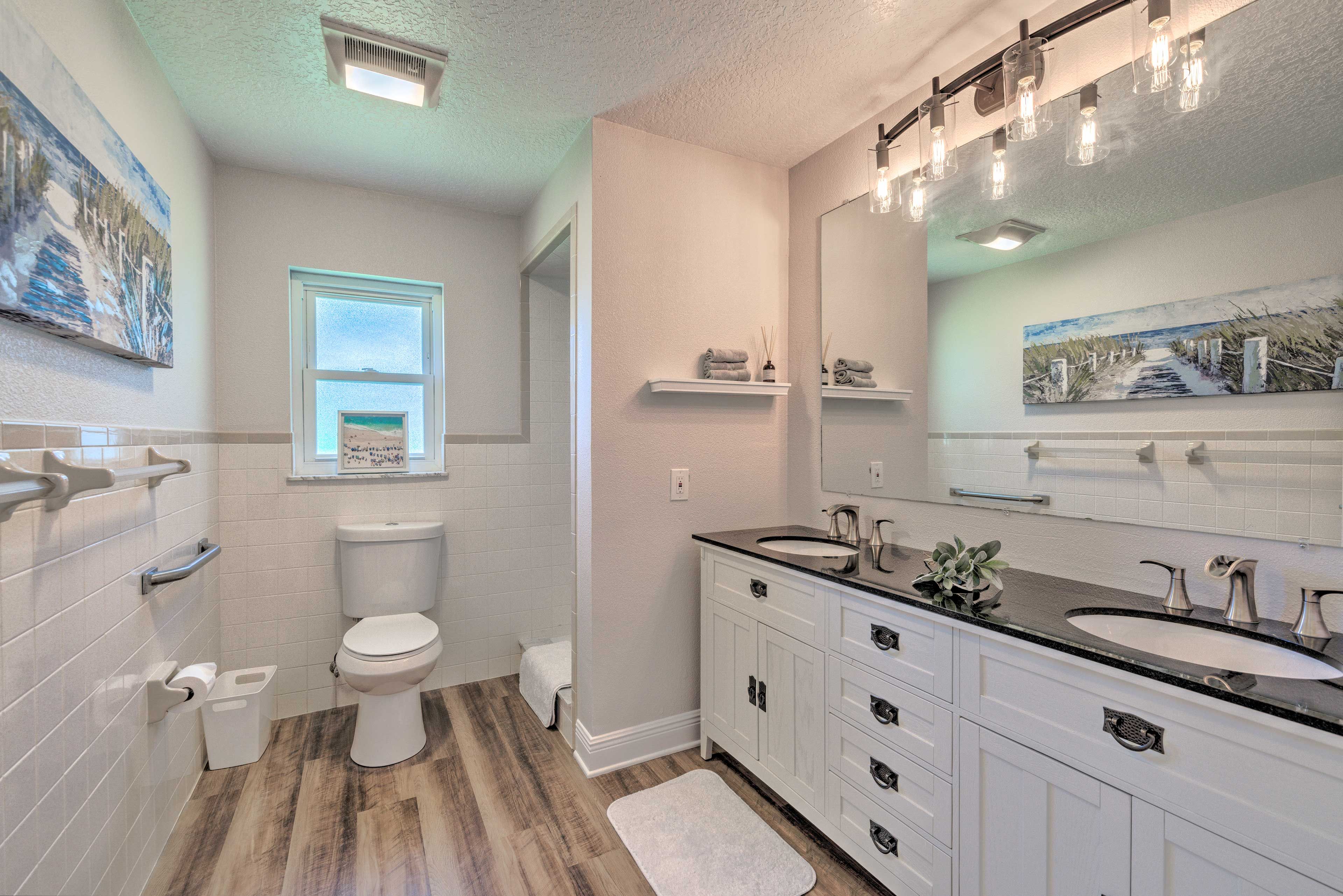 Full Bathroom | Complimentary Toiletries