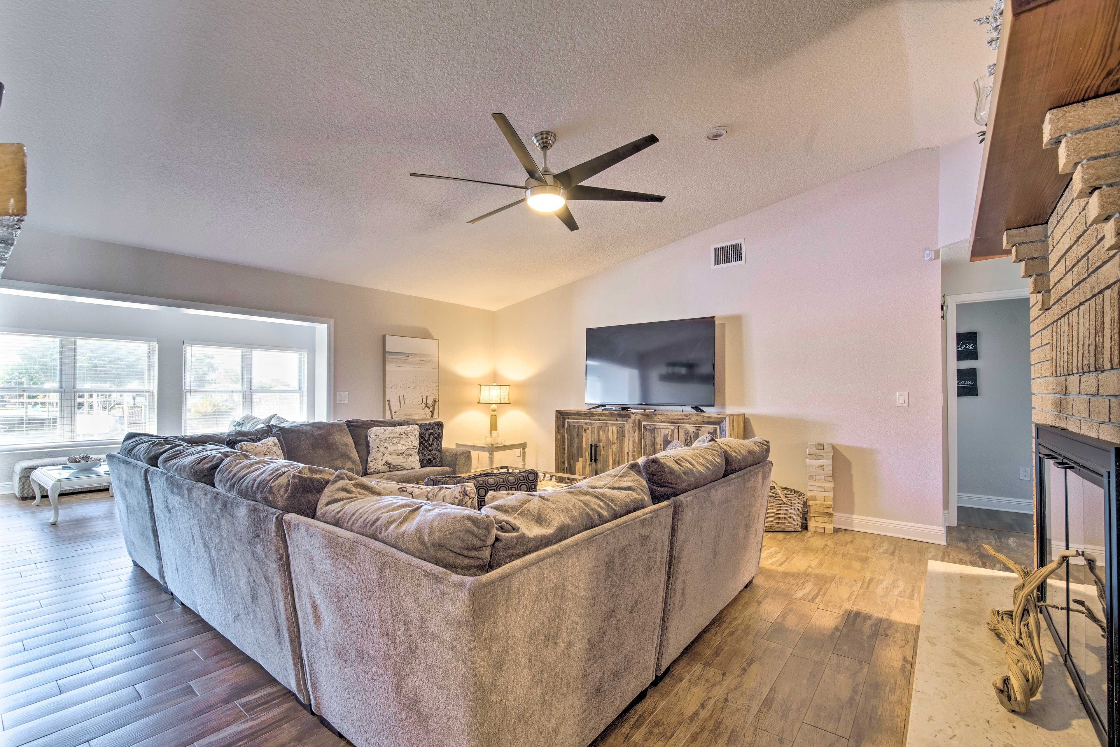 Living Room | Wheelchair Accessible | Air Conditioning