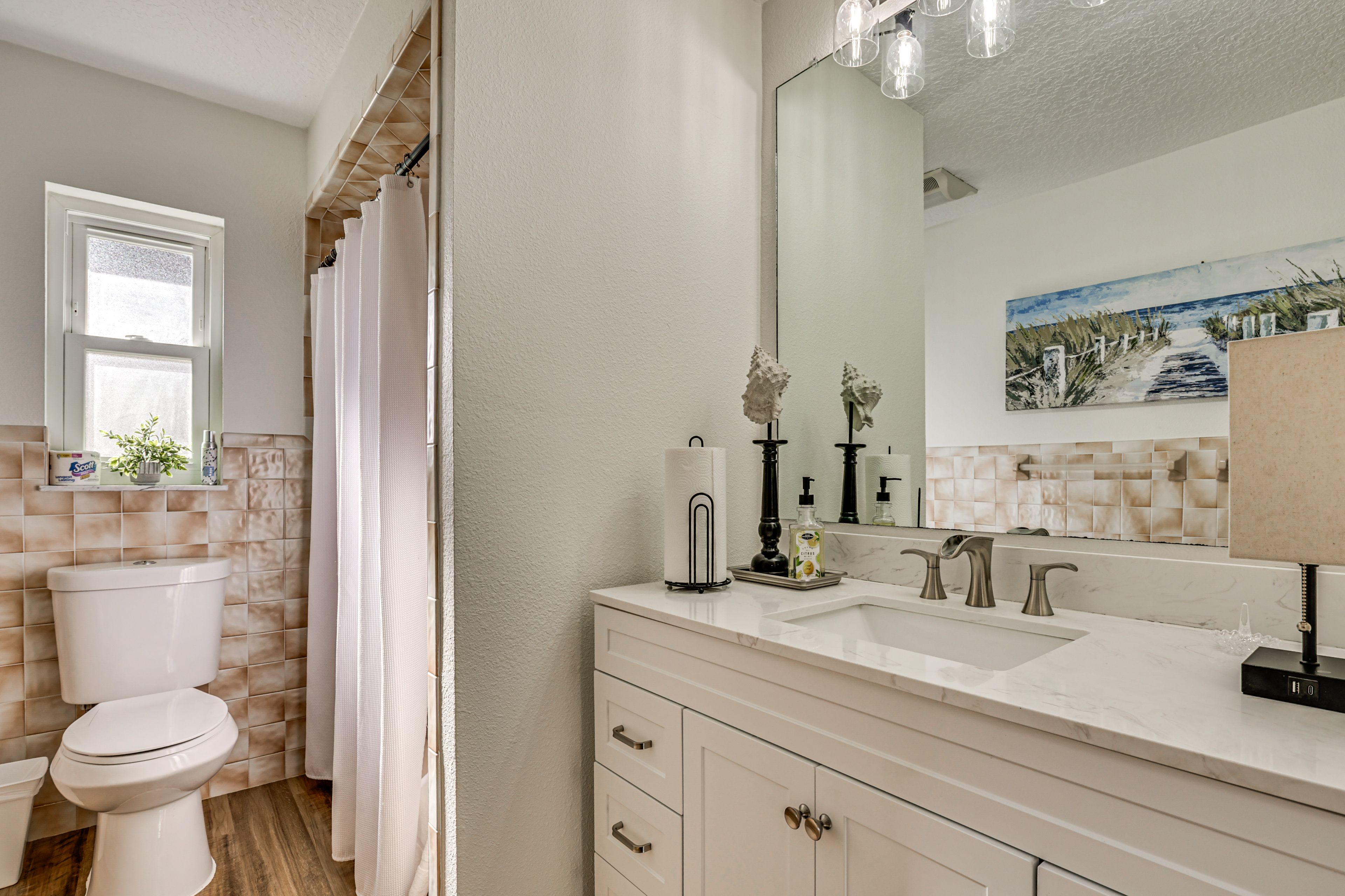 Full Bathroom | Shower/Tub Combo