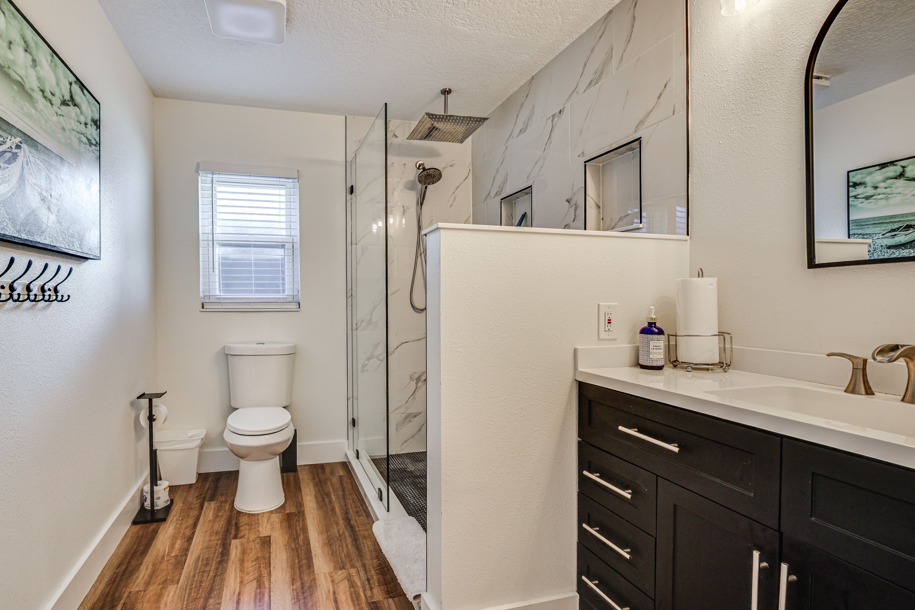 Full Bathroom | Complimentary Toiletries