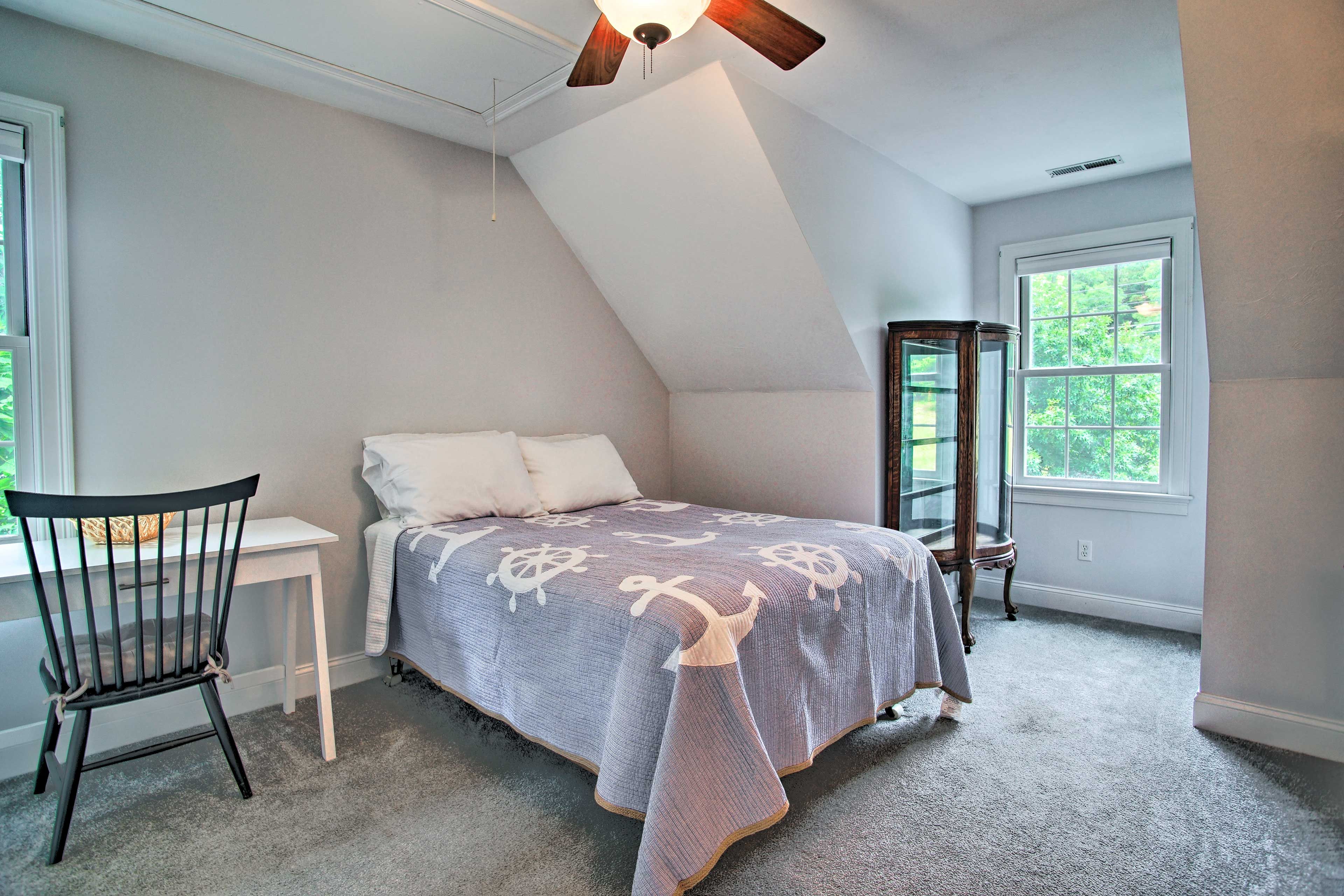 Bedroom 2 | Queen Bed