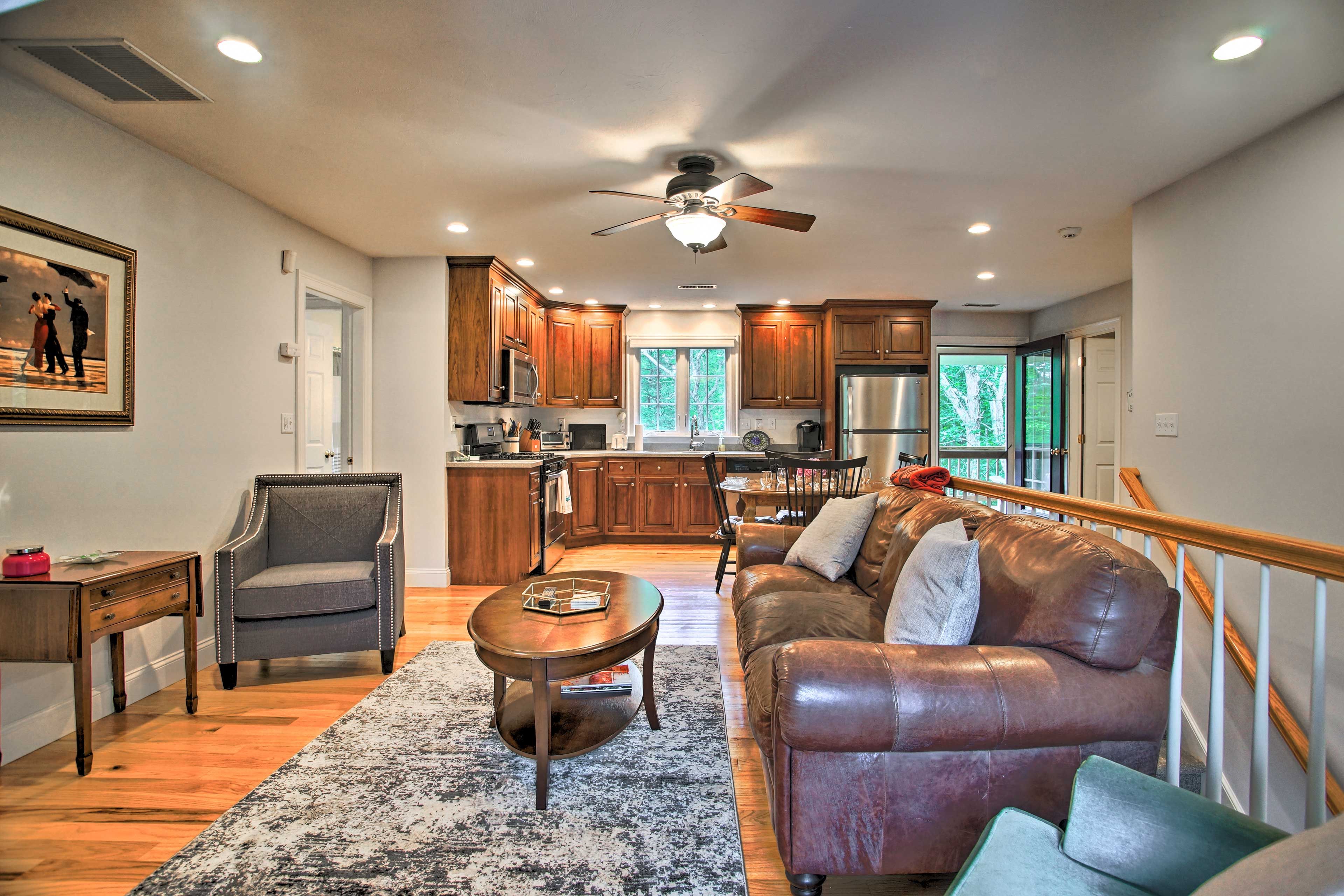 Living Room | Central A/C | Free WiFi