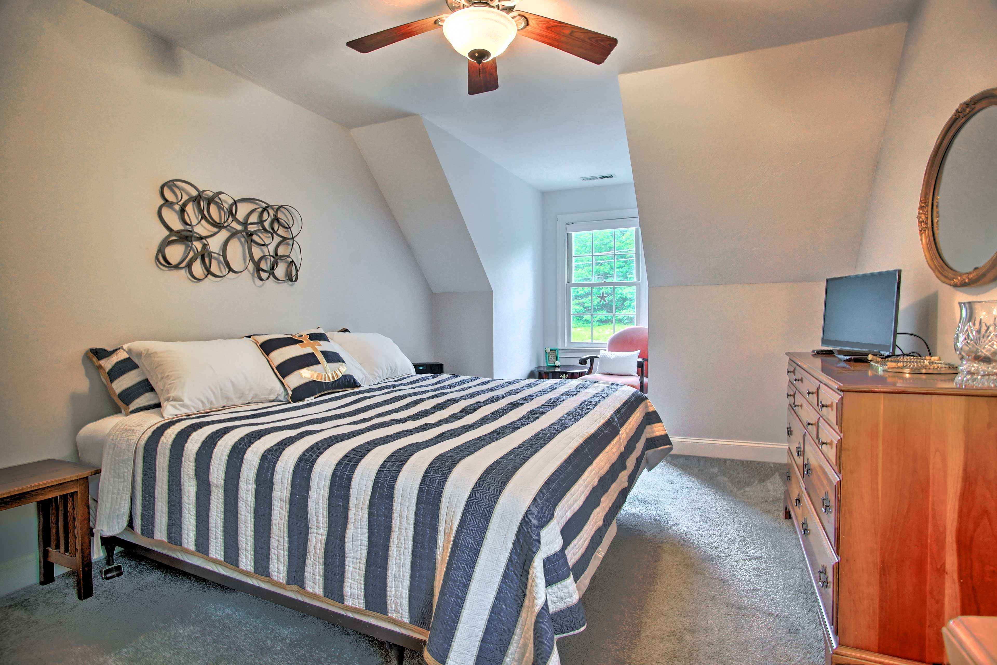 Bedroom 1 | King Bed | Linens Provided