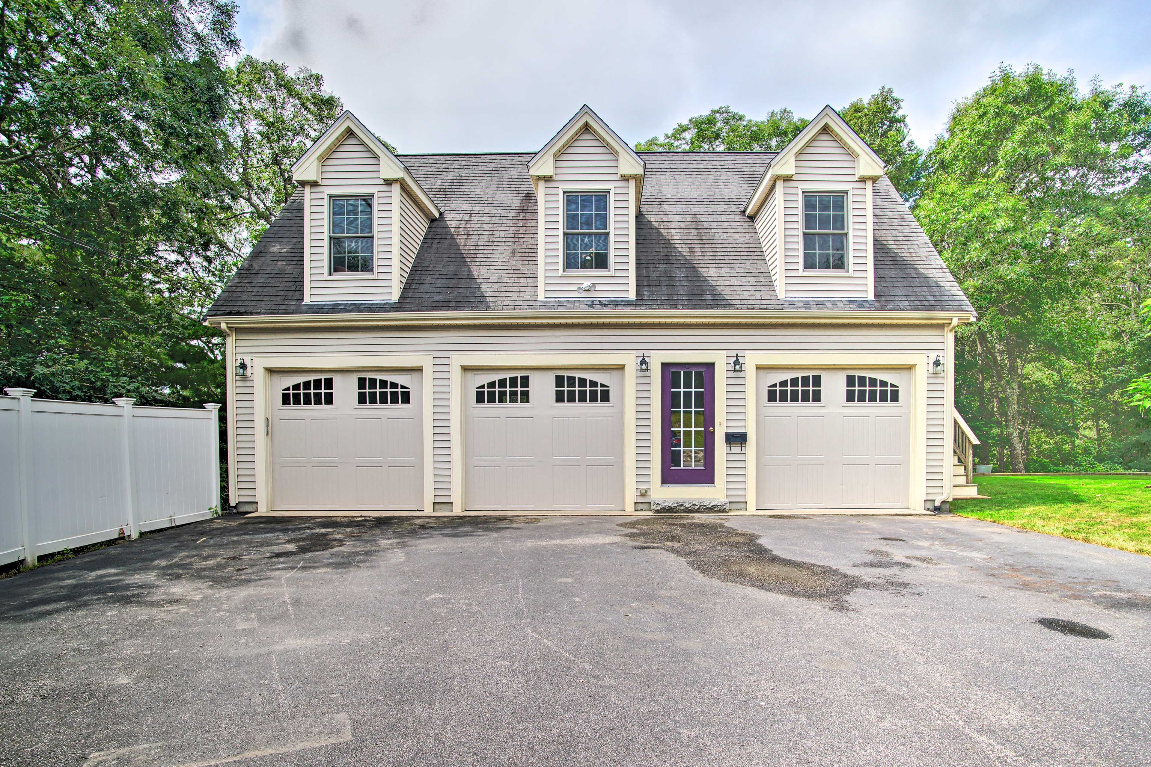 Parking | Driveway (3 Vehicles)