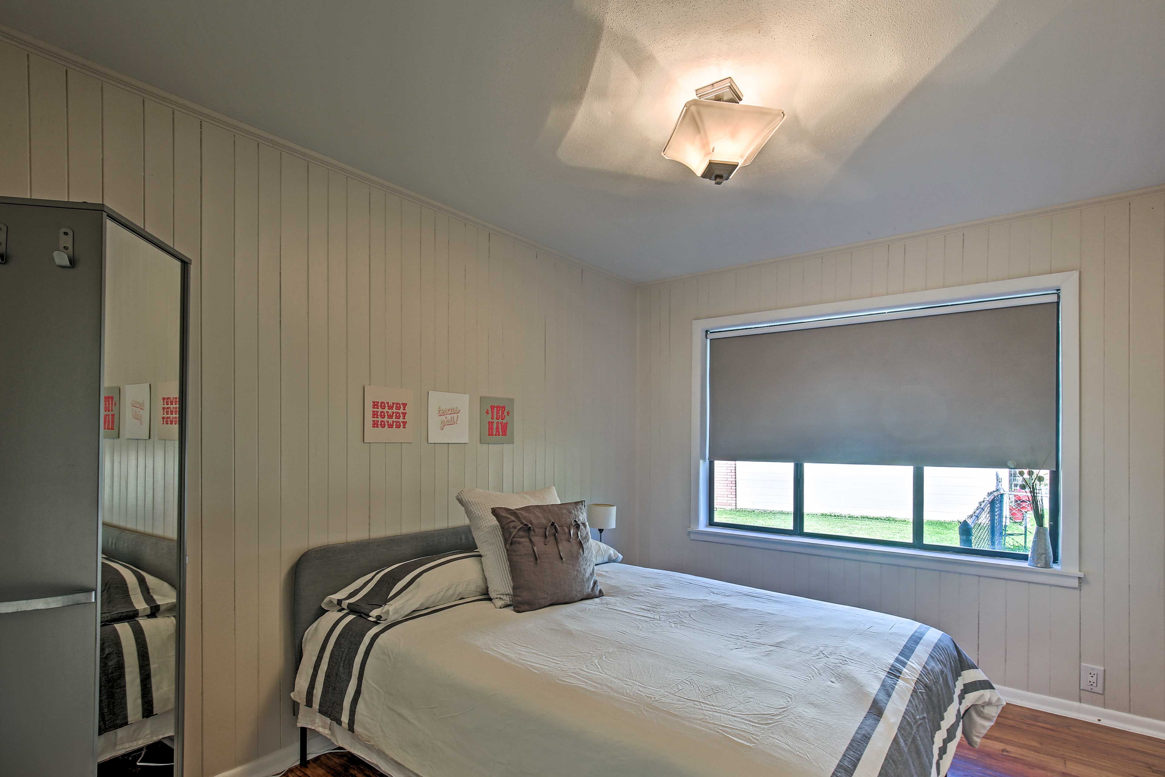 Bedroom 3 | Queen Bed