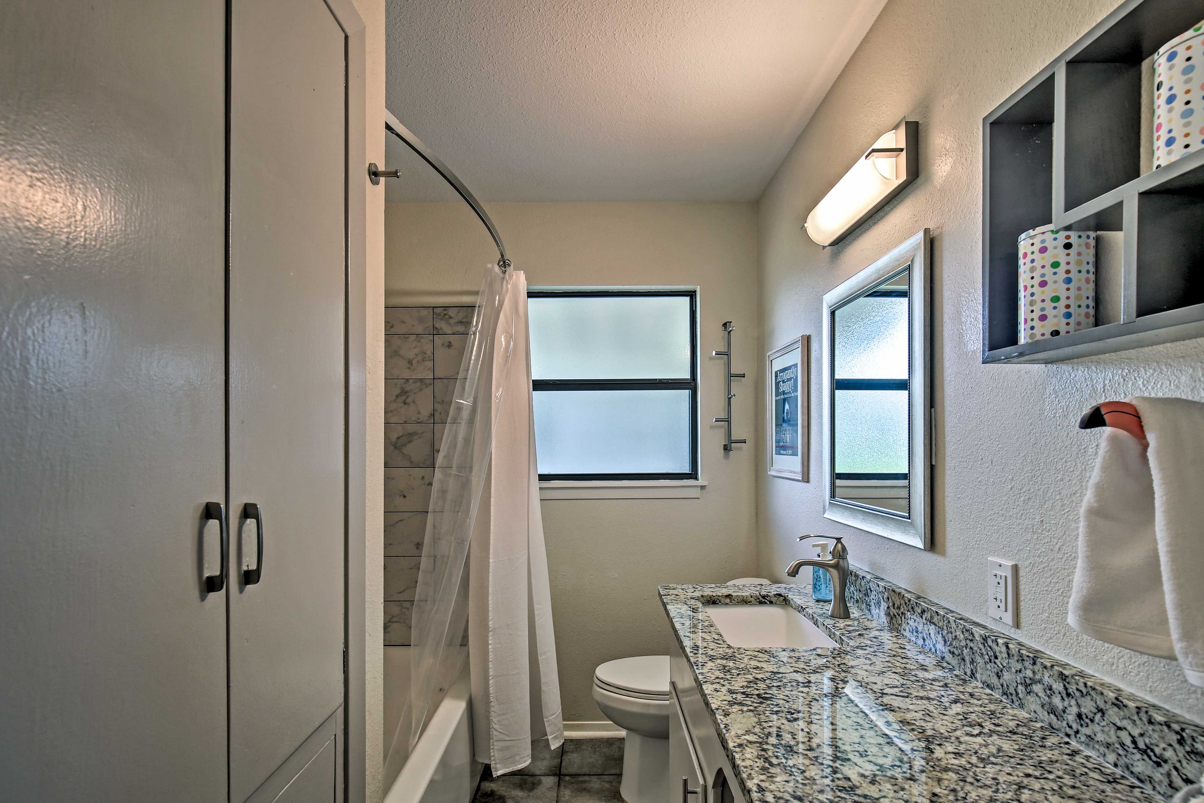 Full Bathroom | Linens & Towels | Complimentary Toiletries | Hair Dryer