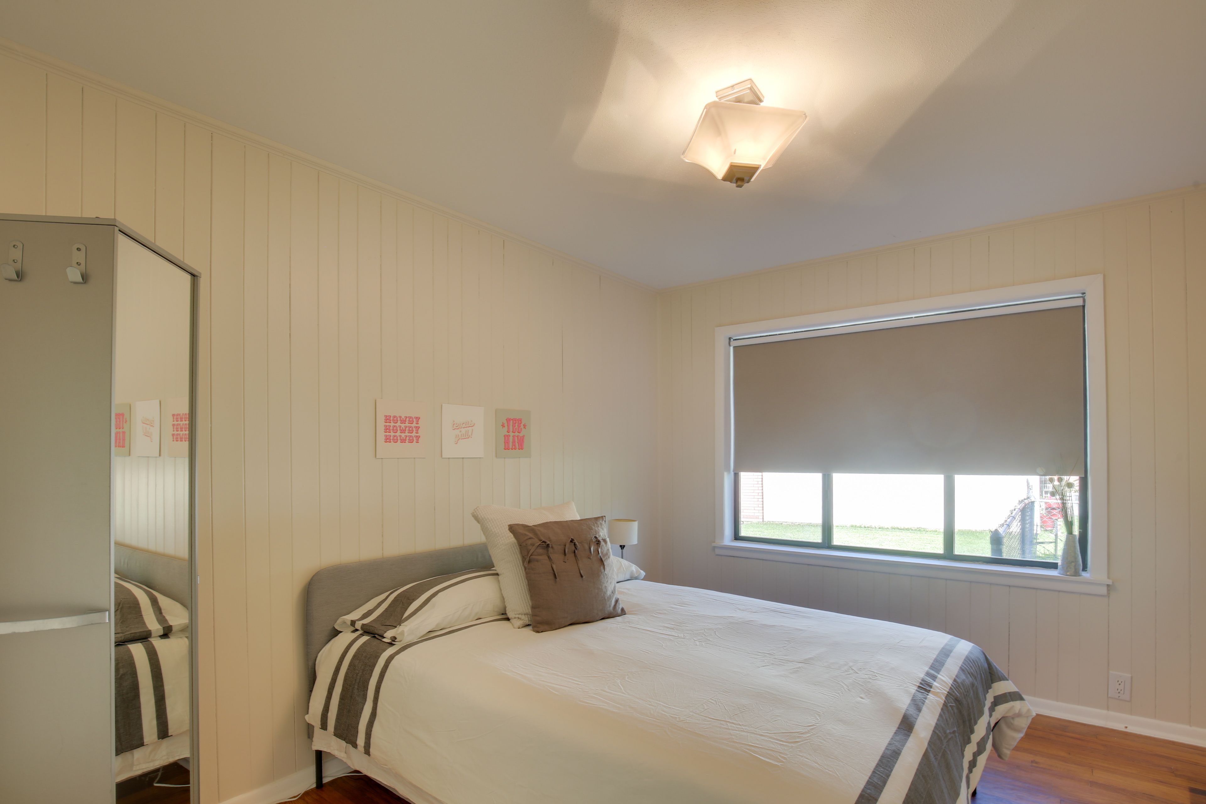 Bedroom 3 | Queen Bed