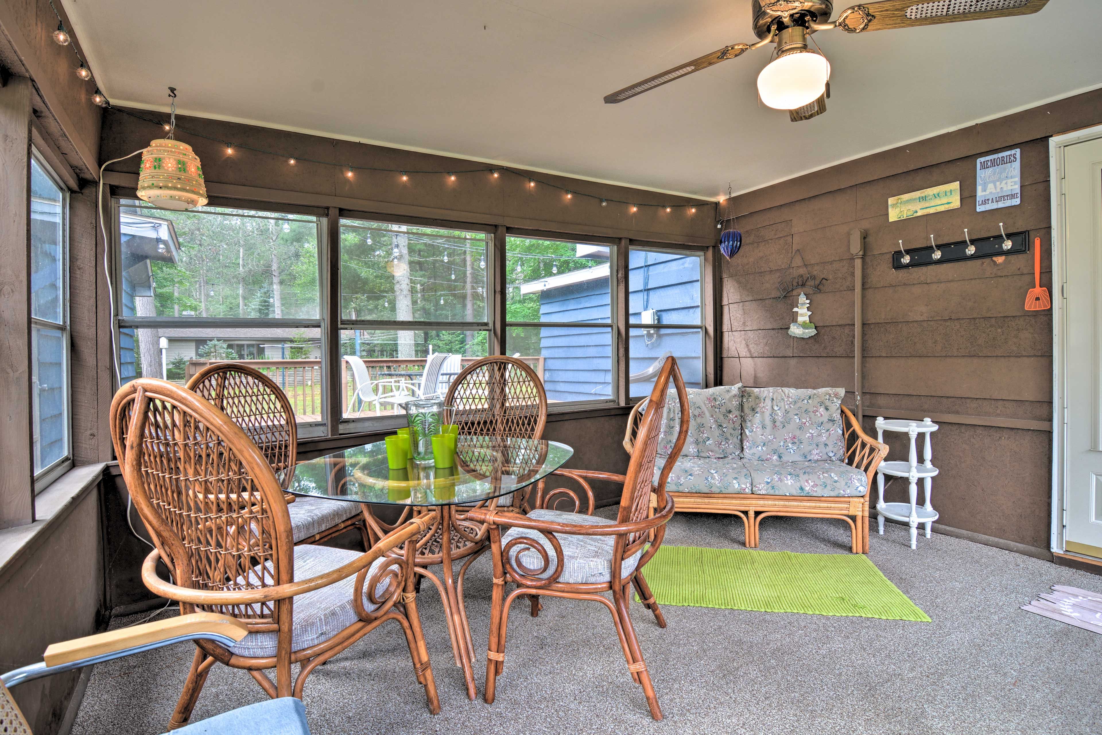 Sunroom | Free WiFi