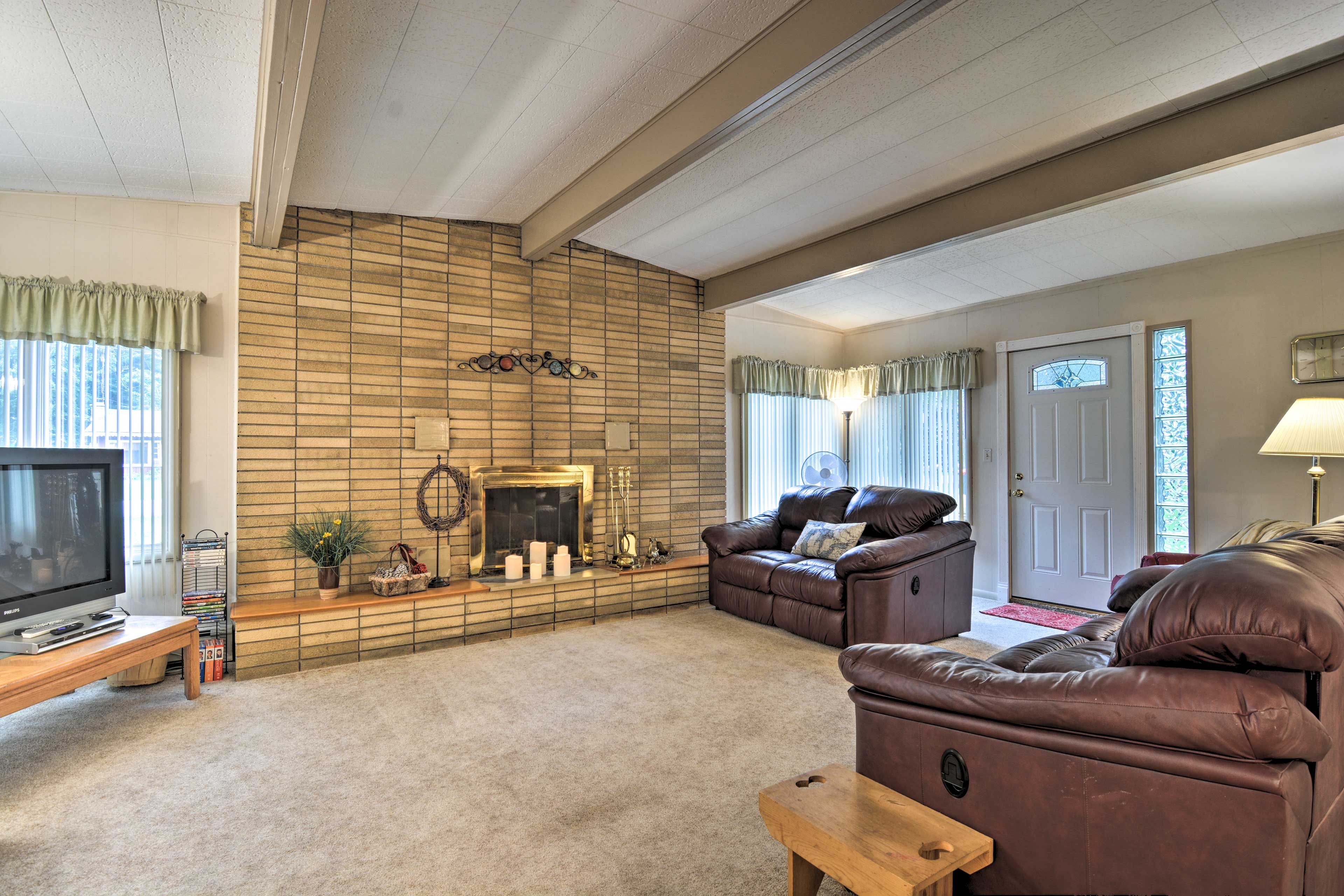 Living Room | Smart TV | DVD Player