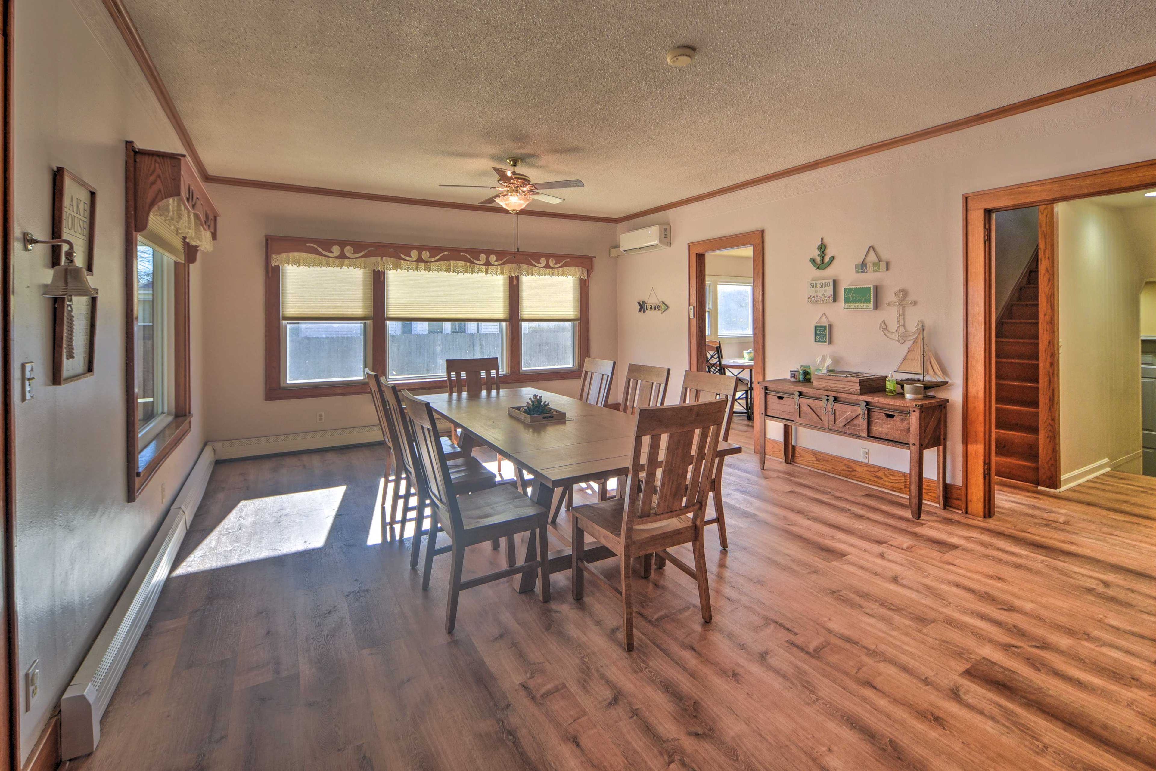 Dining Area | Dishware & Flatware Provided