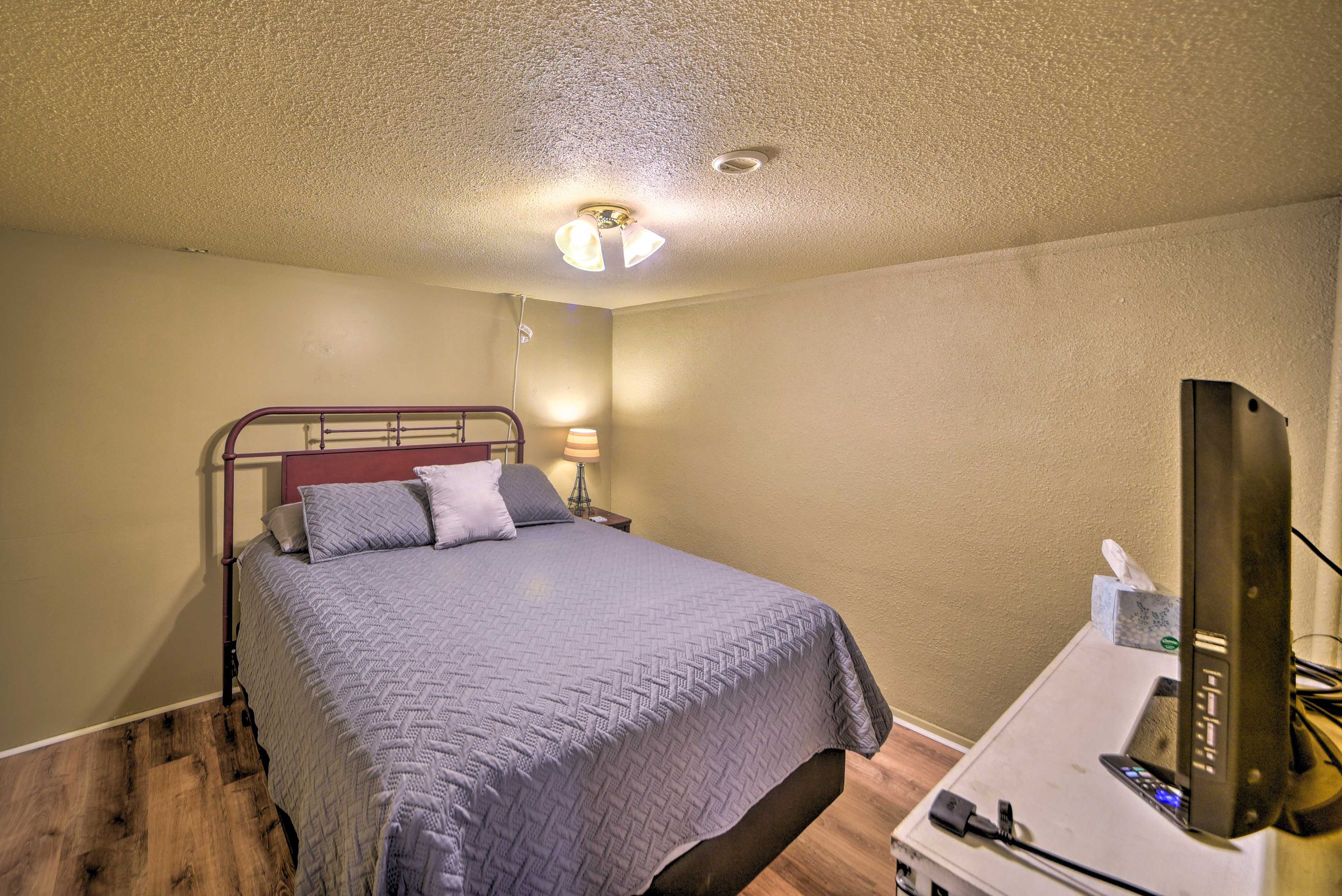 Bedroom 4 | Queen Bed
