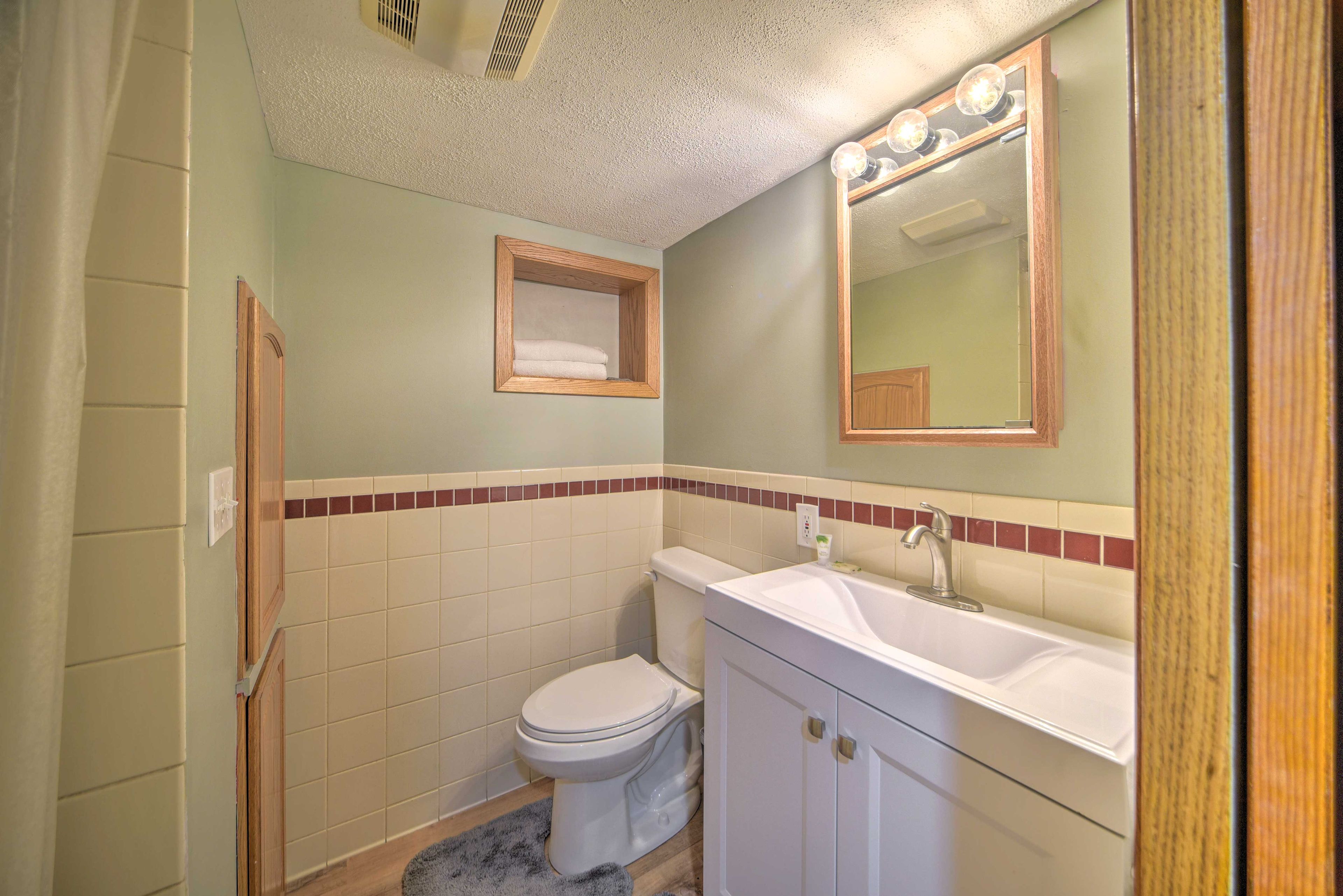 Full Bathroom