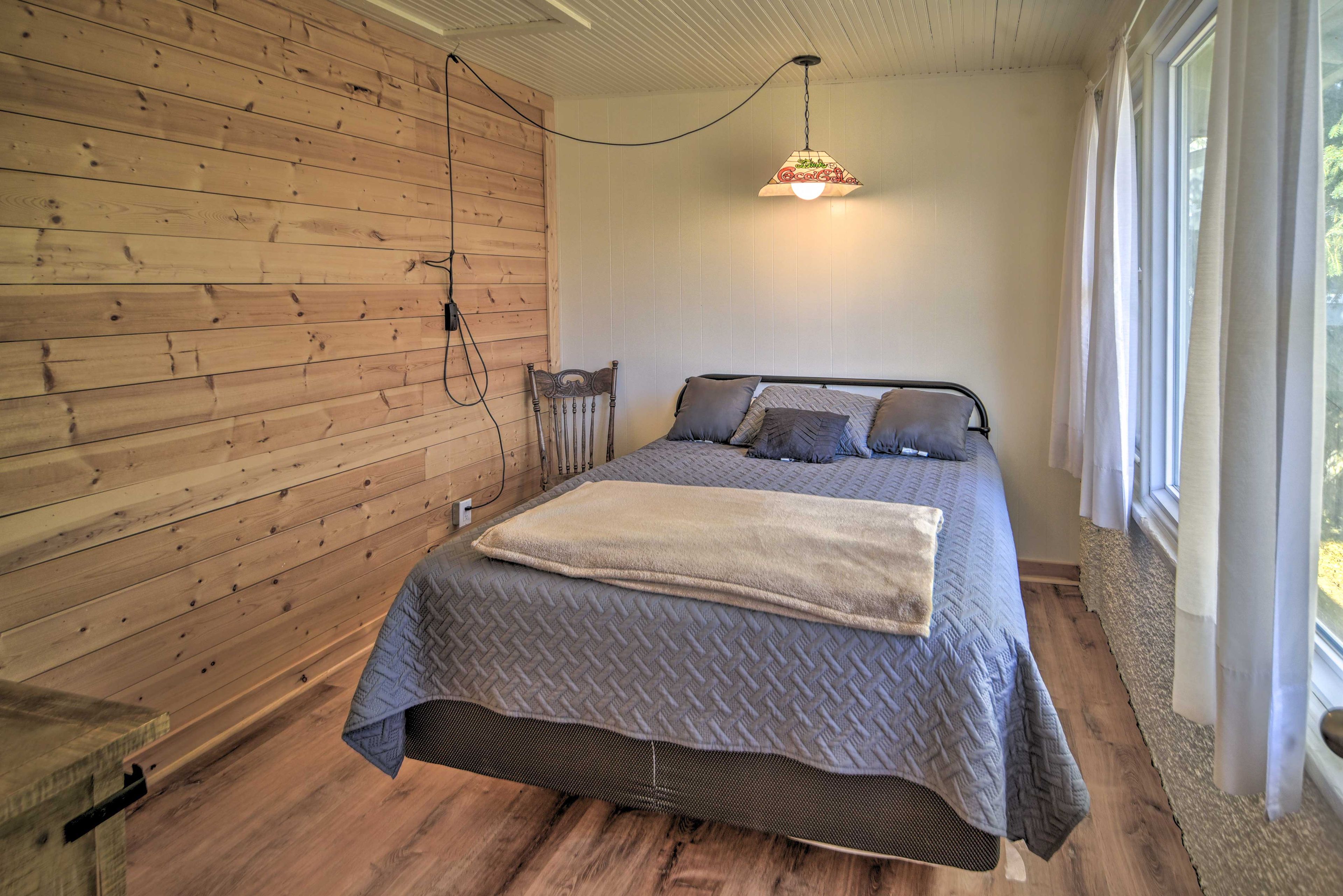 Bedroom 3 | Queen Bed
