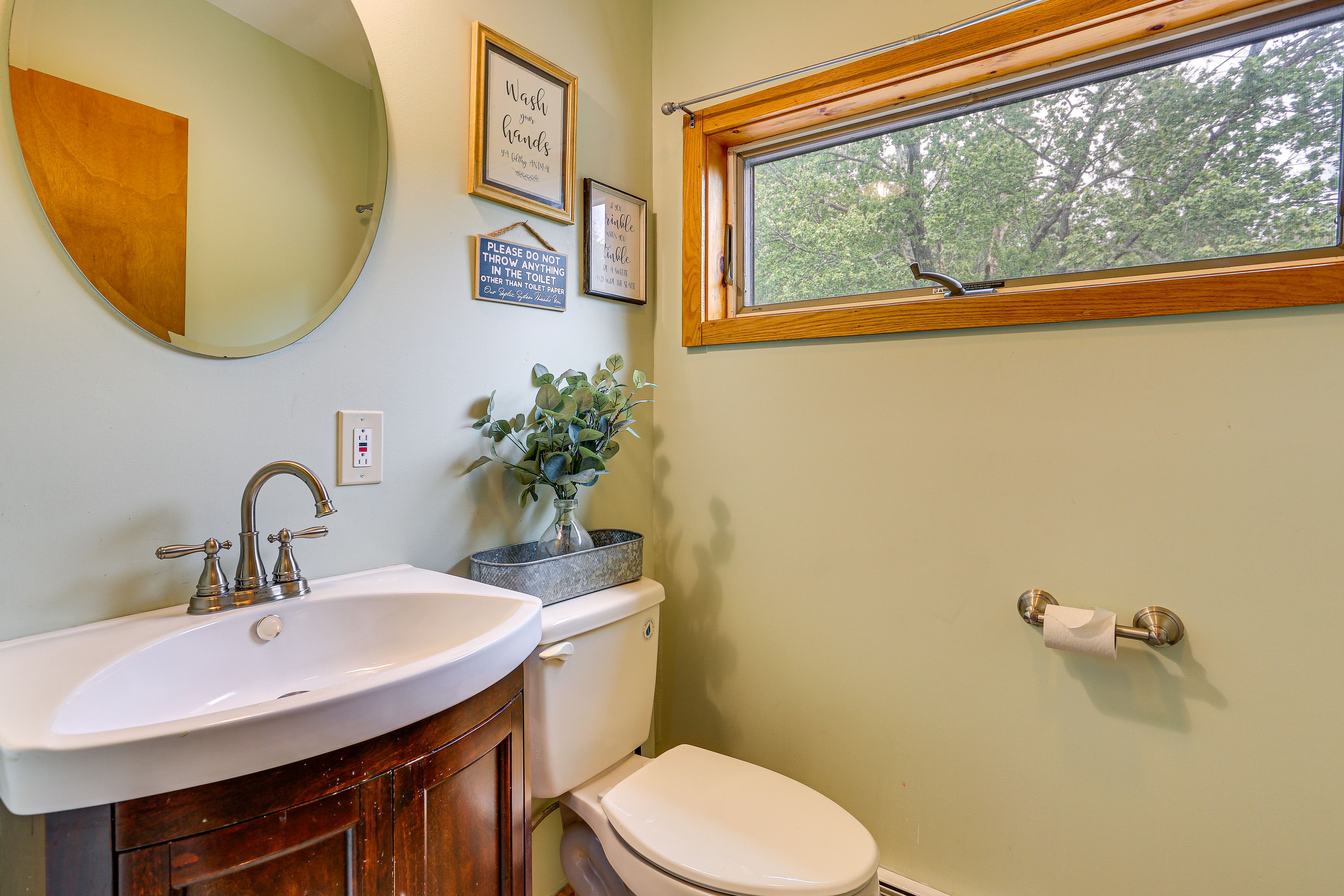 Half Bathroom | 1st Floor