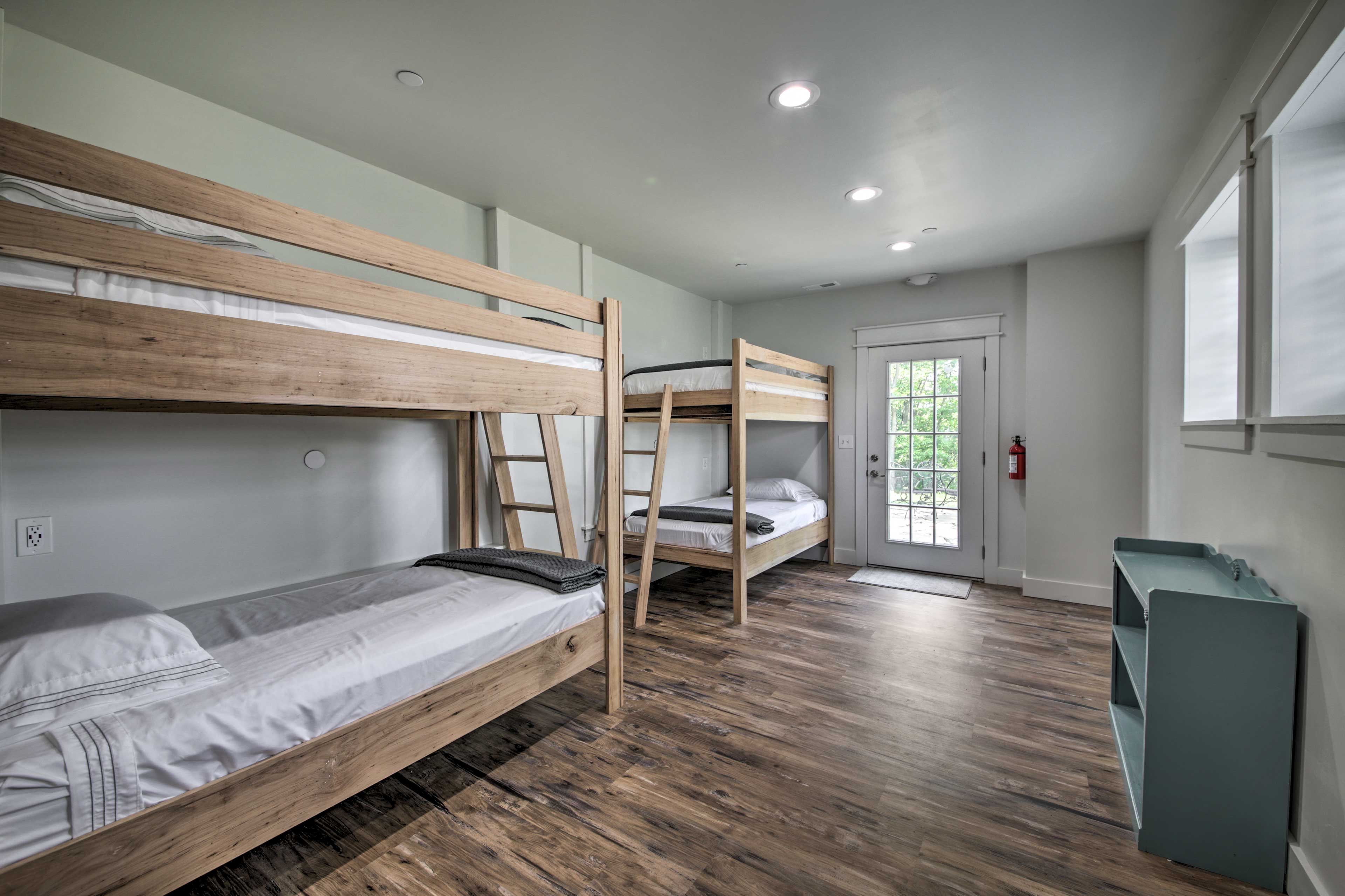 Basement | 2 Twin Bunk Beds