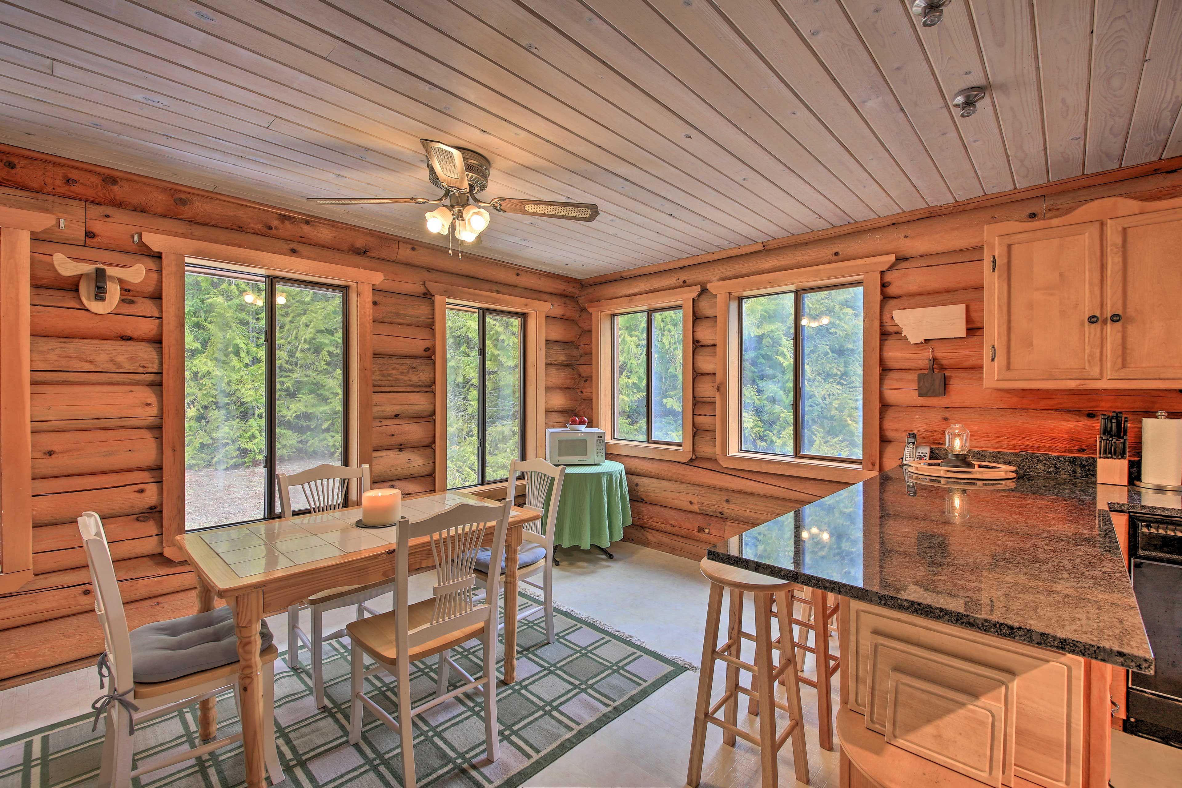 Dining Area | Dishware & Flatware Provided