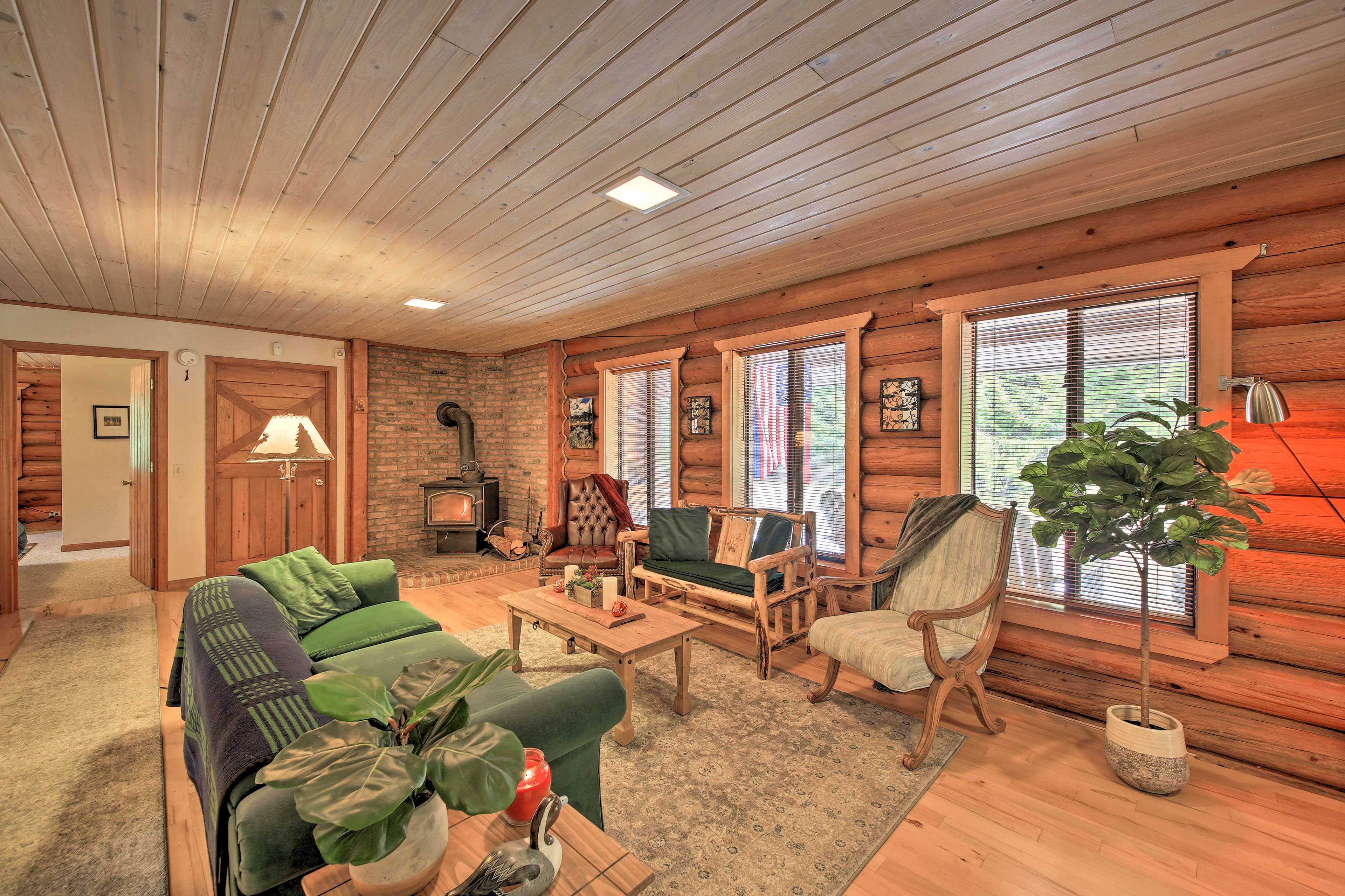 Living Room | Wood-Burning Stove | Smart TV | Books & Board Games