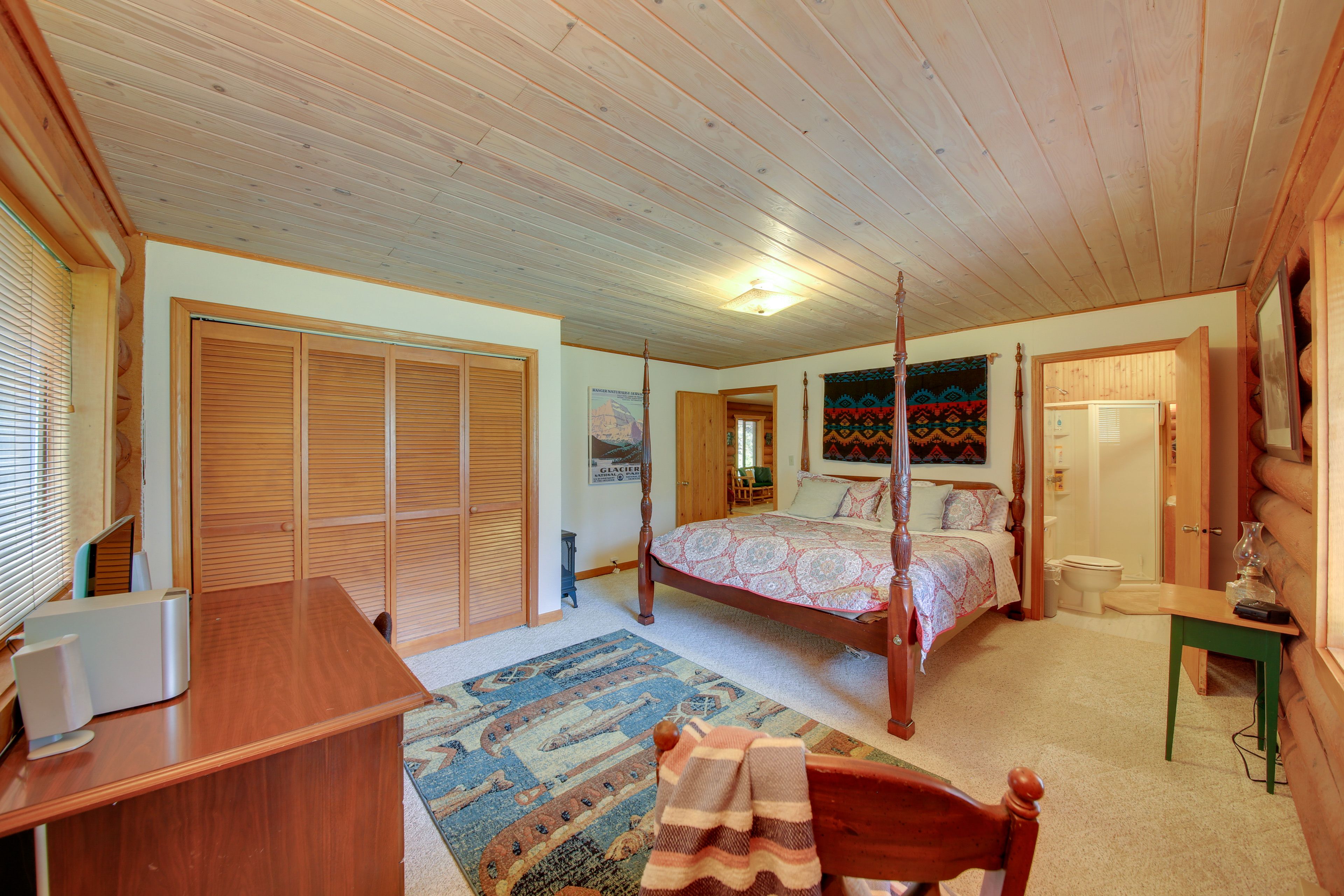 Bedroom 1 | King Bed | Smart TV | Linens Provided