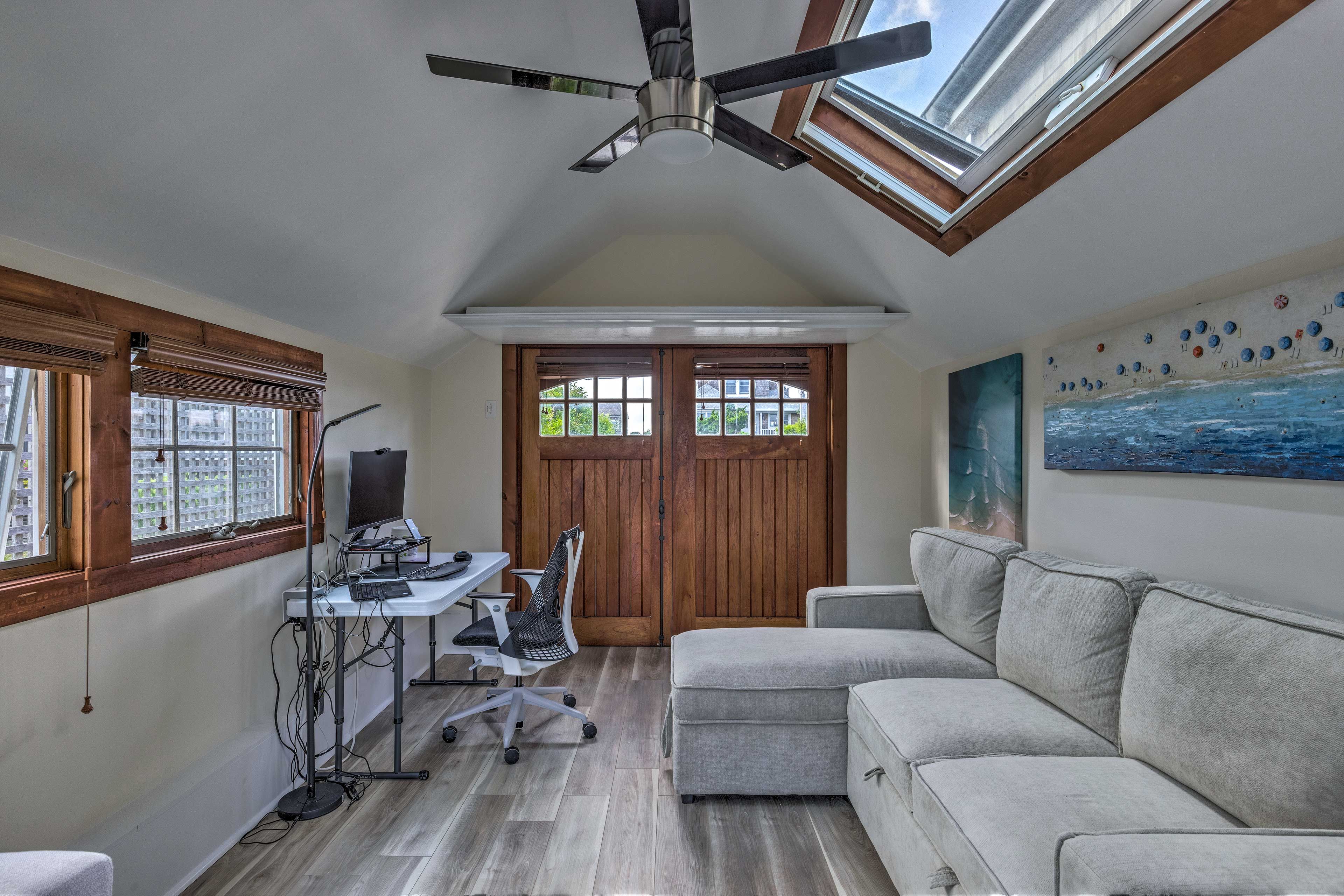 Living Room | Remote Workstation Unavailable