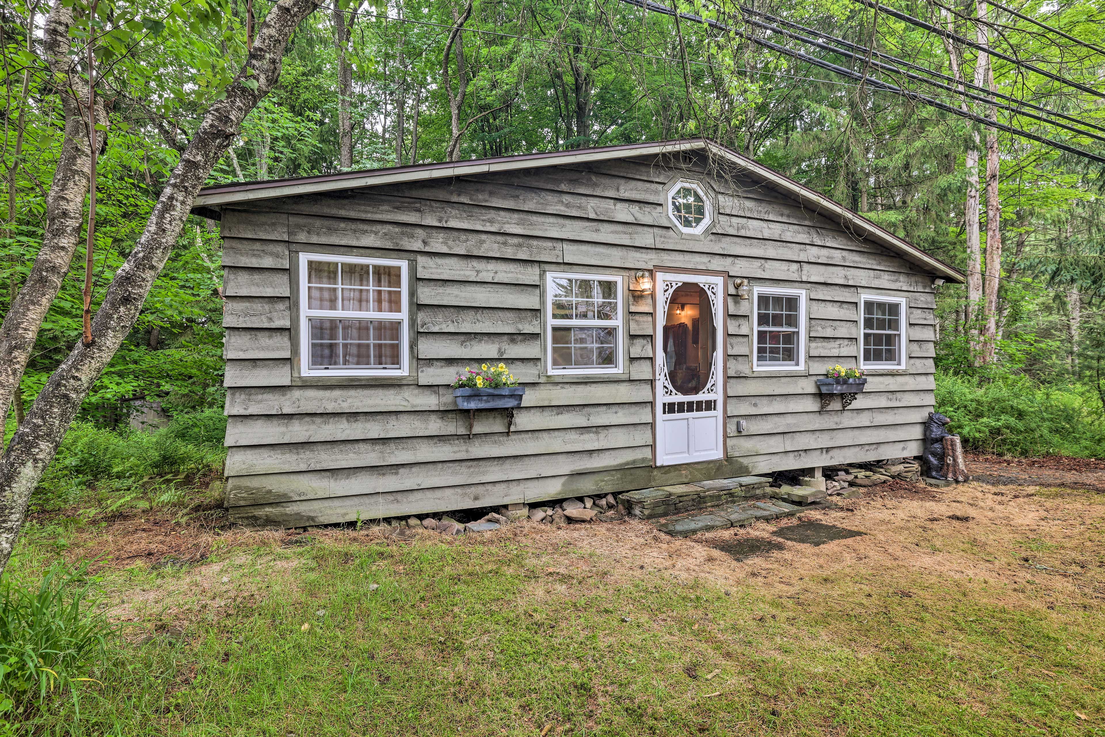 Property Exterior | Driveway (1 Vehicle)