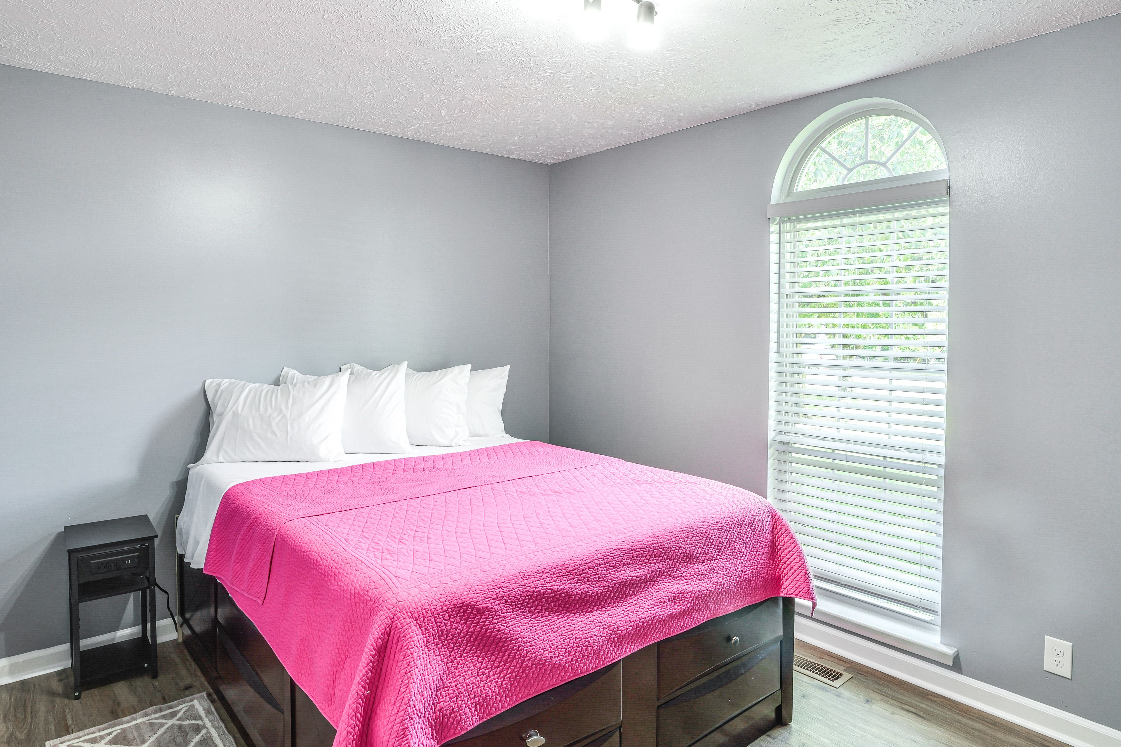 Bedroom 3 | Queen Bed