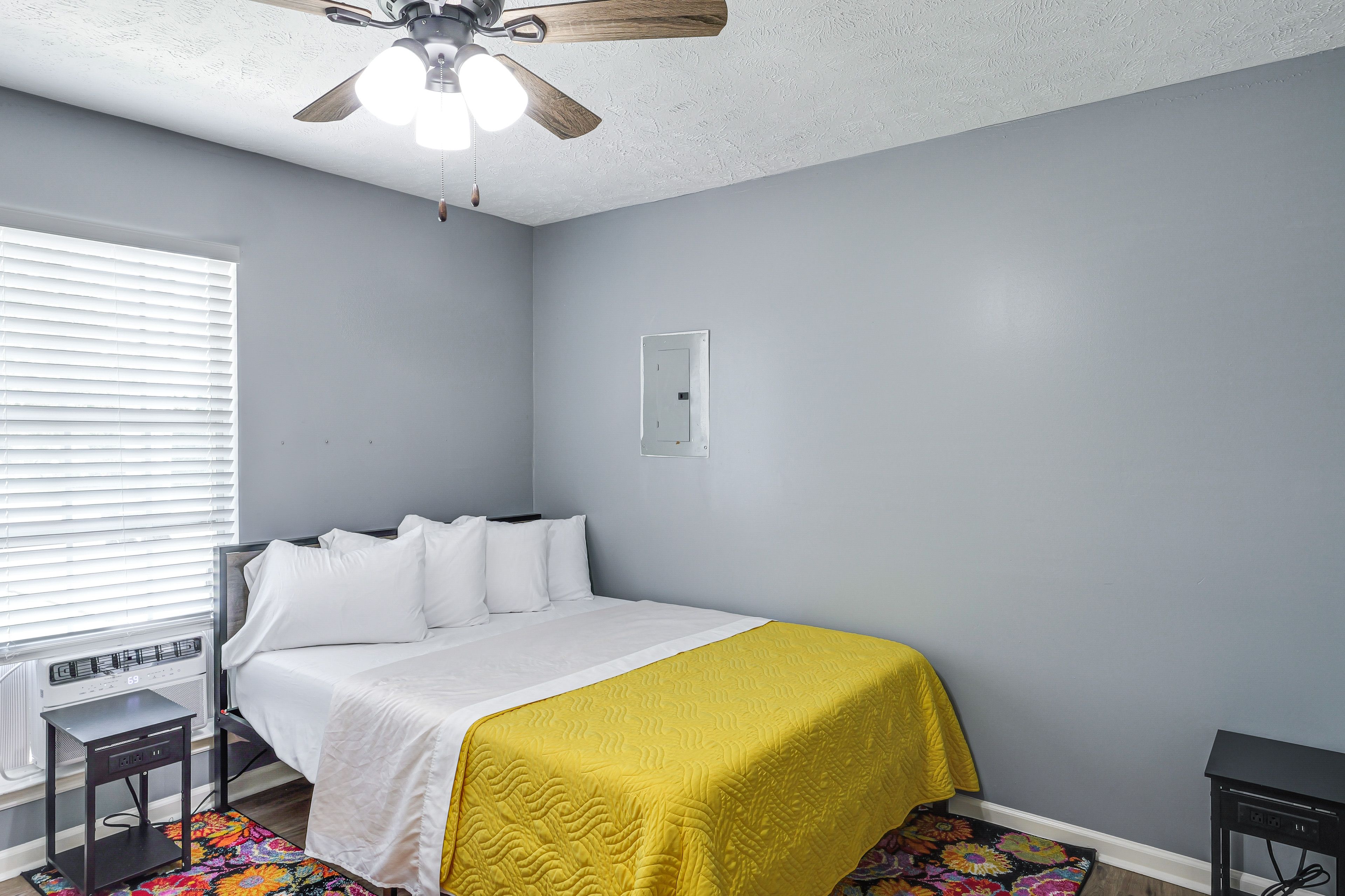 Bedroom 2 | Queen Bed