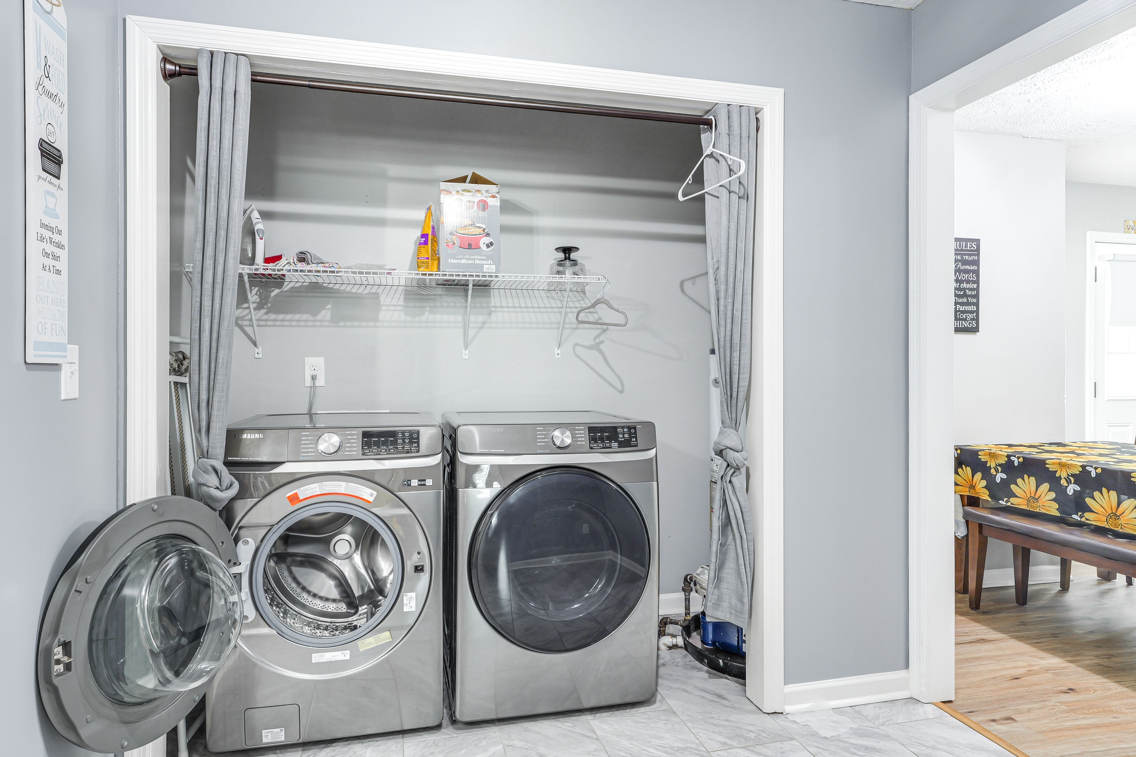 Laundry Closet | Washer/Dryer
