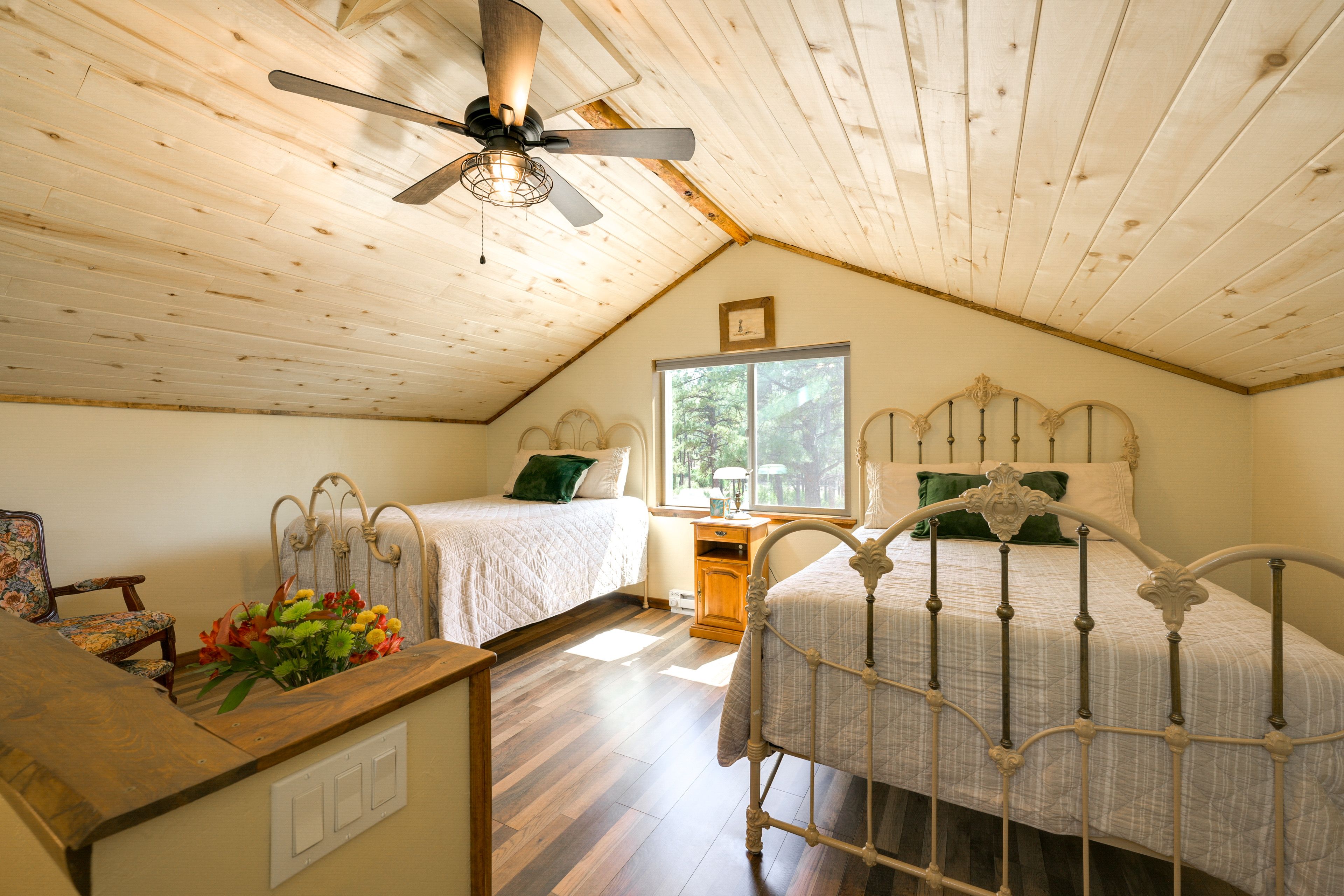 Loft | 2 Full Beds | 2nd Floor