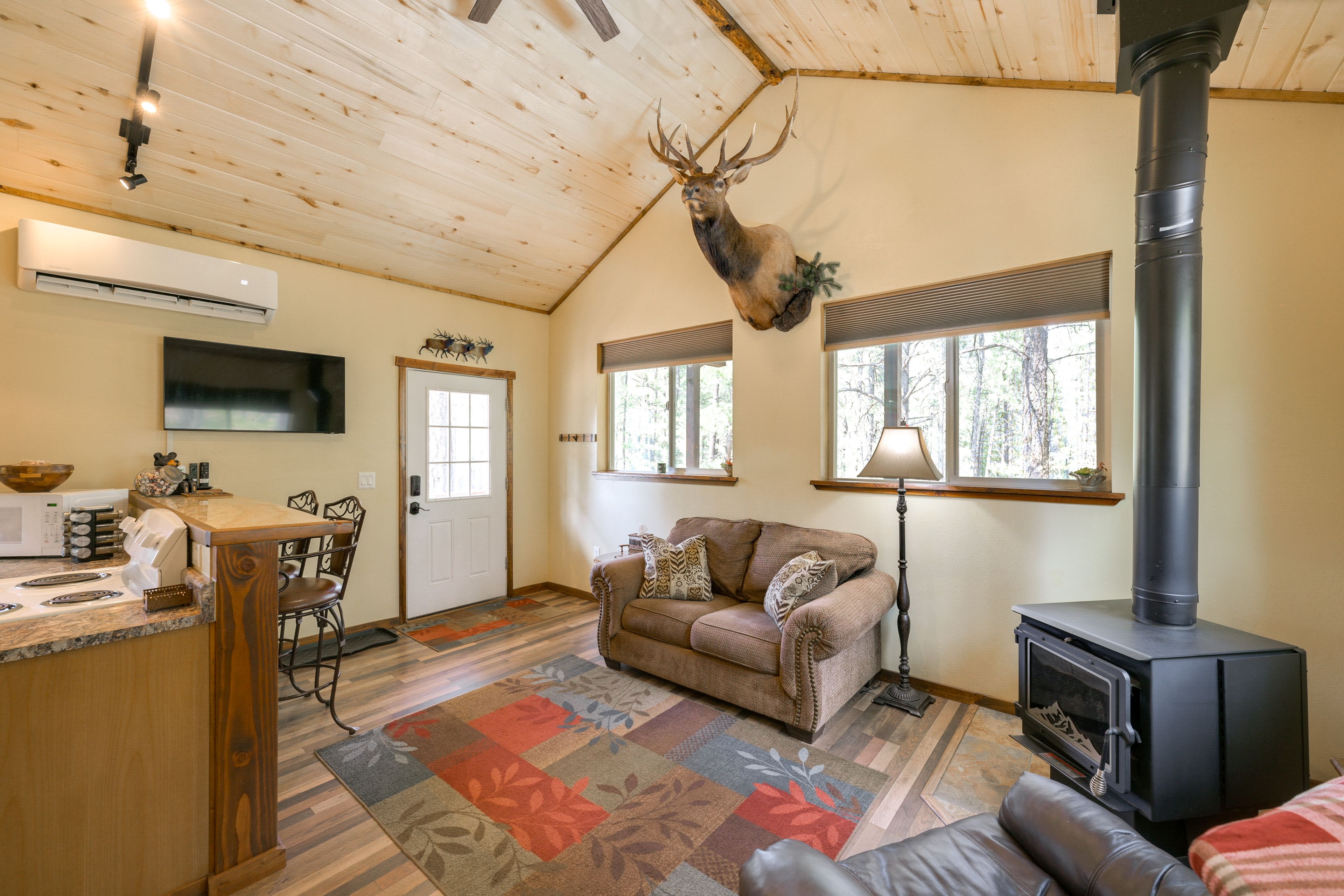 Living Room | 864 Sq Ft