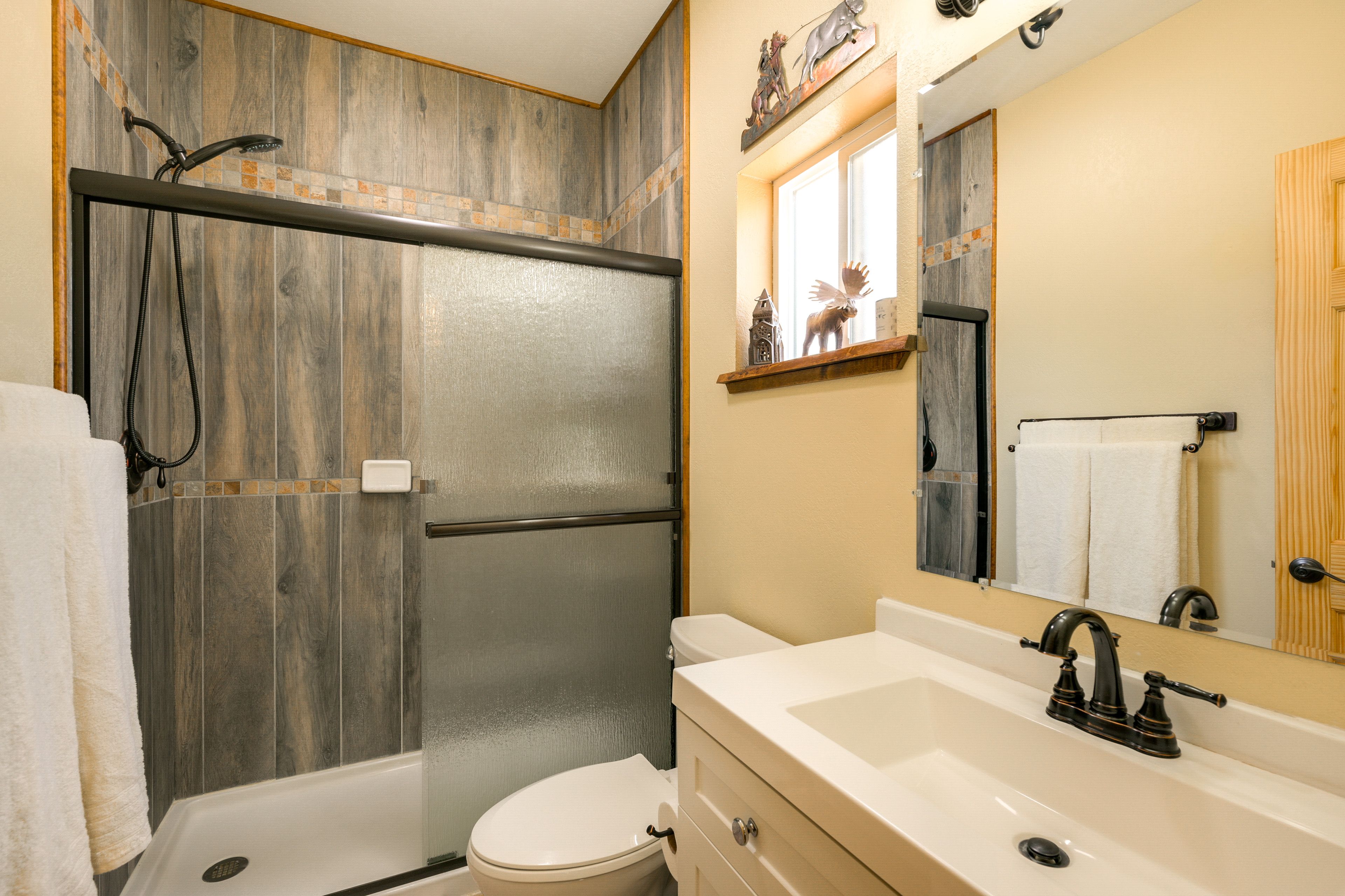 Full Bathroom | Towels Provided | Complimentary Toiletries