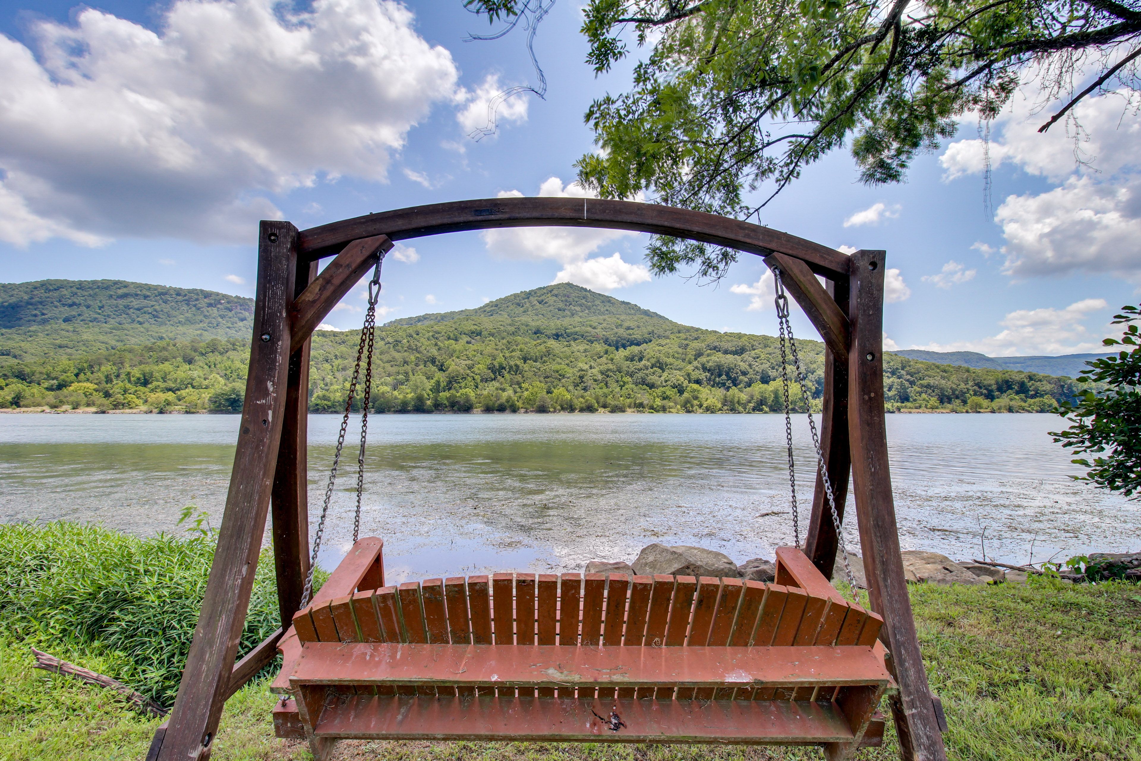 Tennessee River Access | Mountain Views