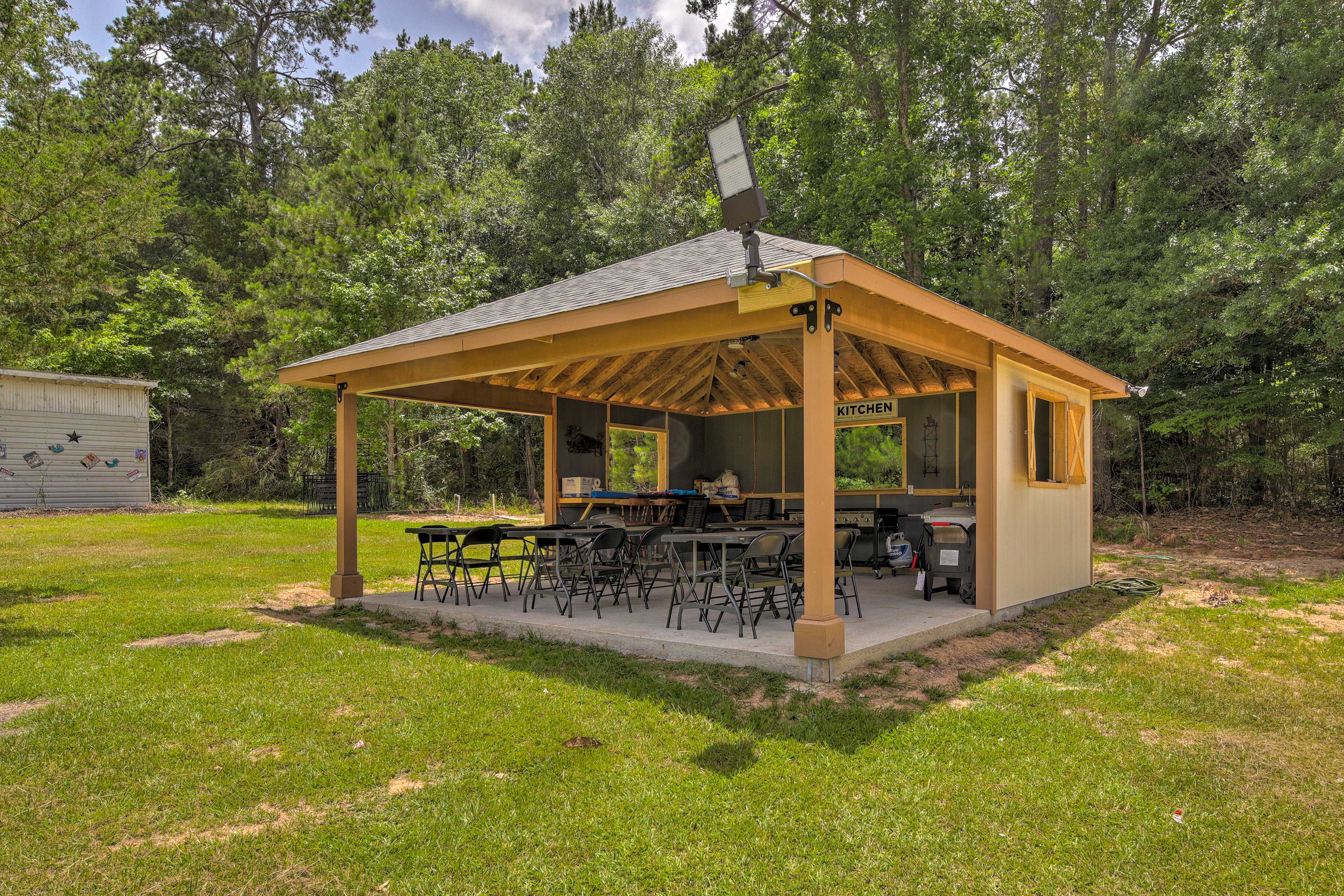 Community Pavilion (20' x 25')
