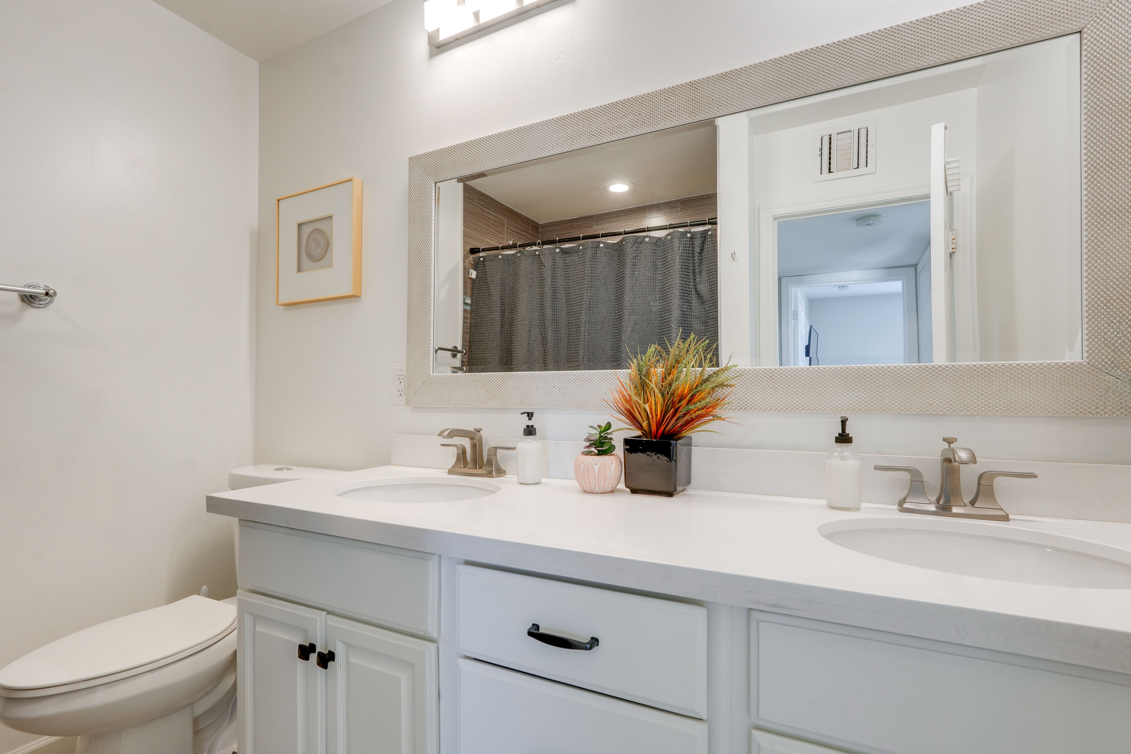 En-Suite Bathroom | Towels & Linens Provided