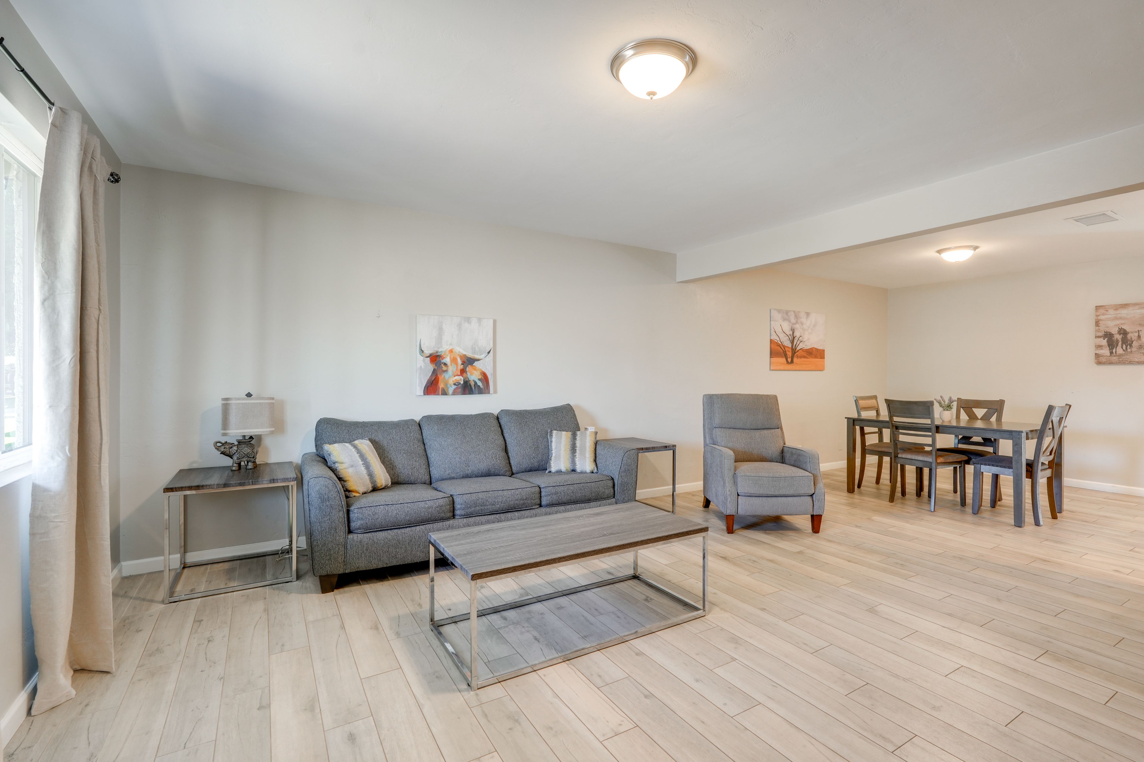 Front Room | Smart TV | Open Floor Plan