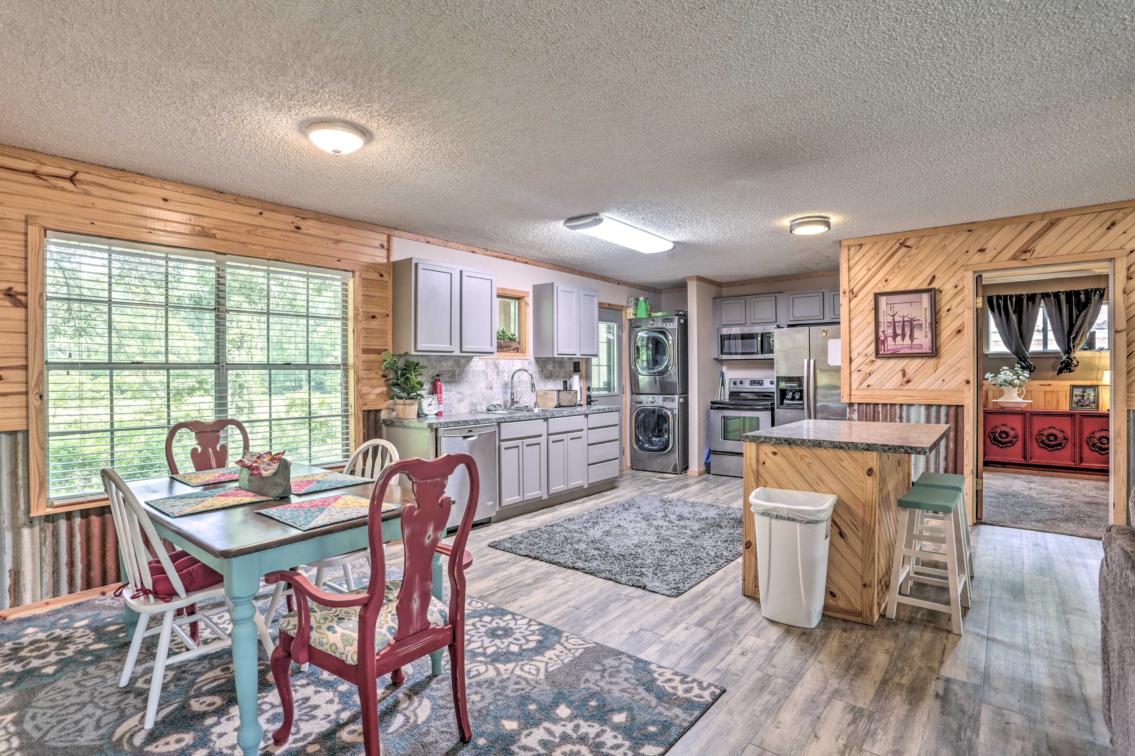 Dining Area | Dishware Provided