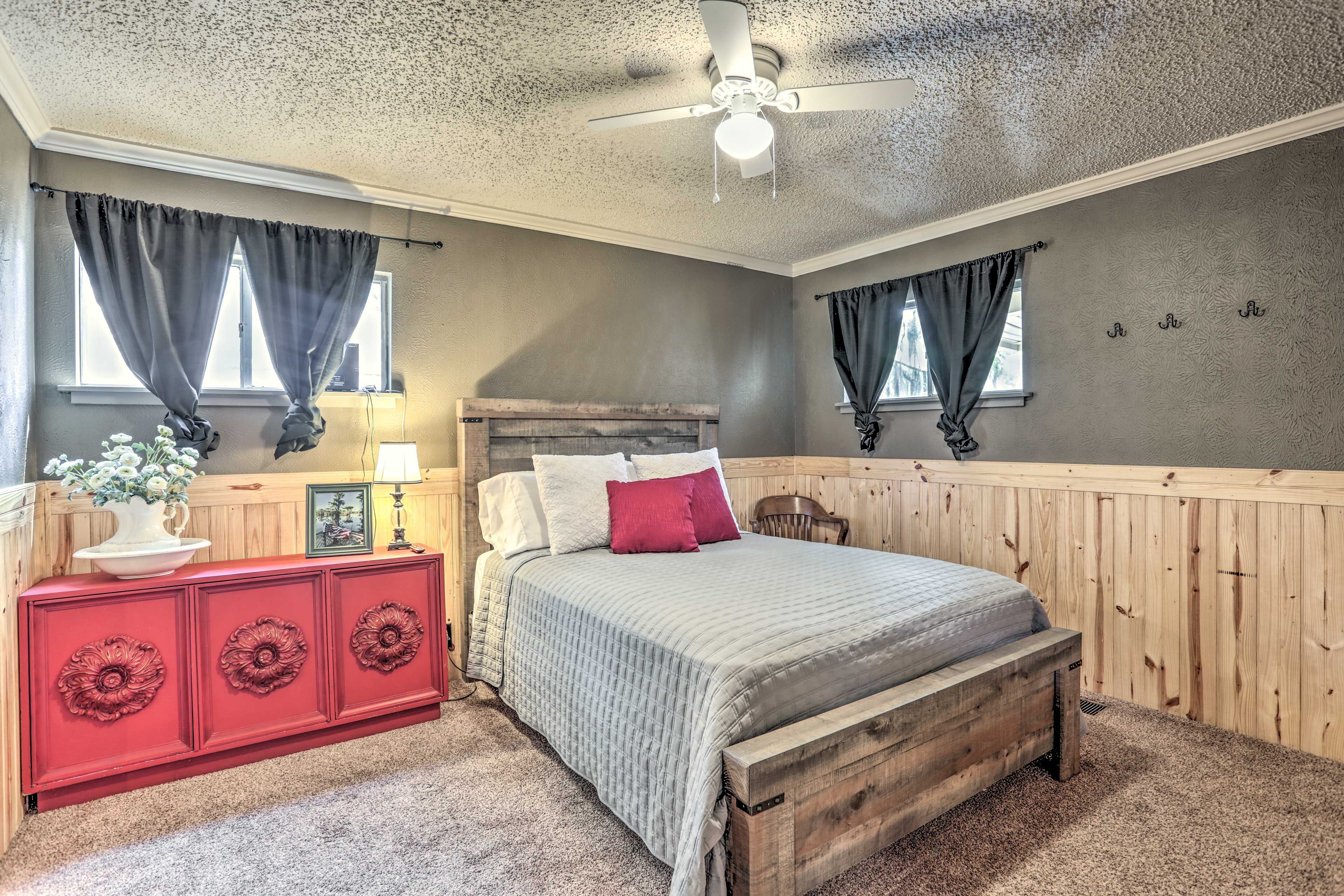 Bedroom 1 | Queen Bed | Linens Provided