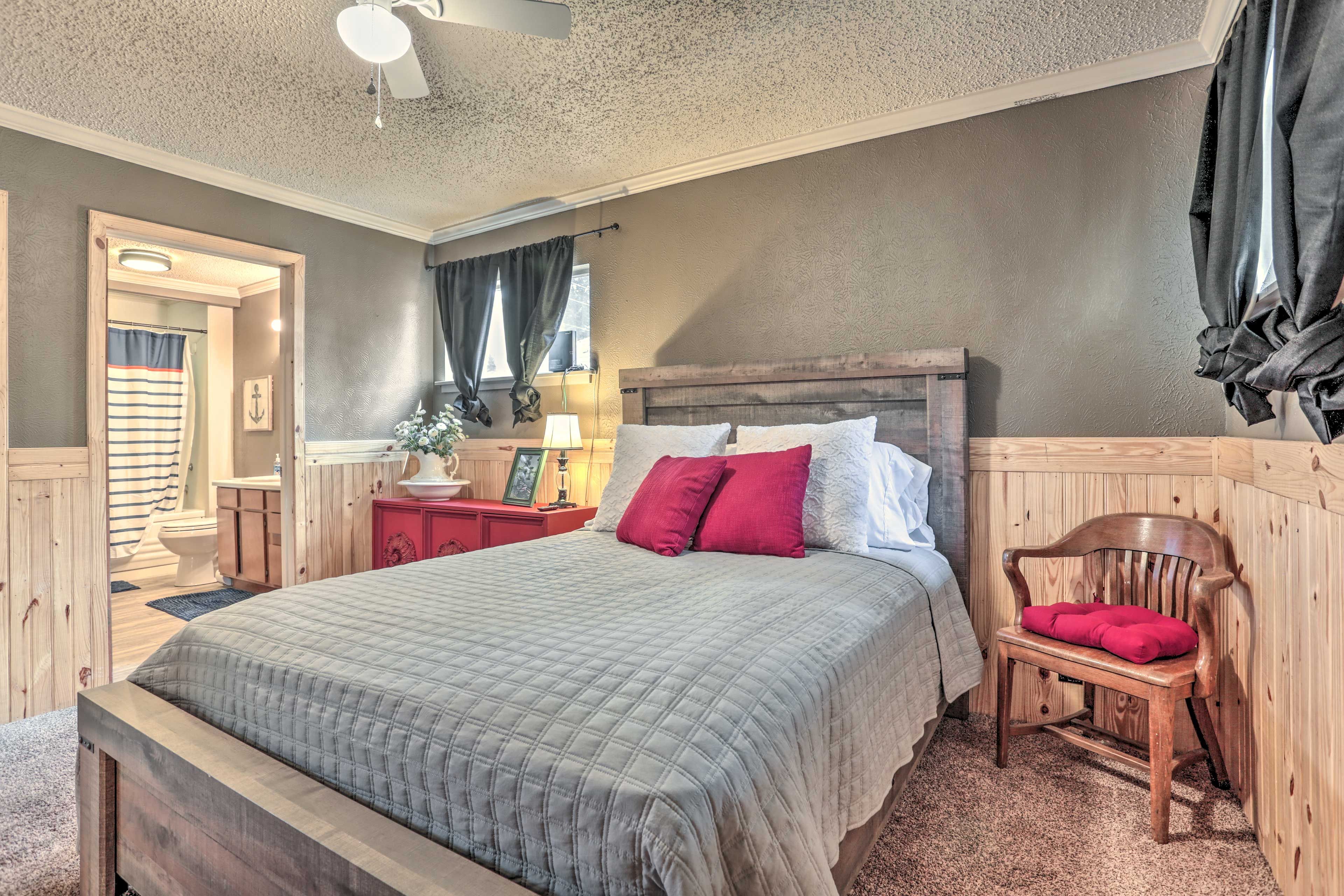 Bedroom 1 | En-Suite Bathroom | Smart TV