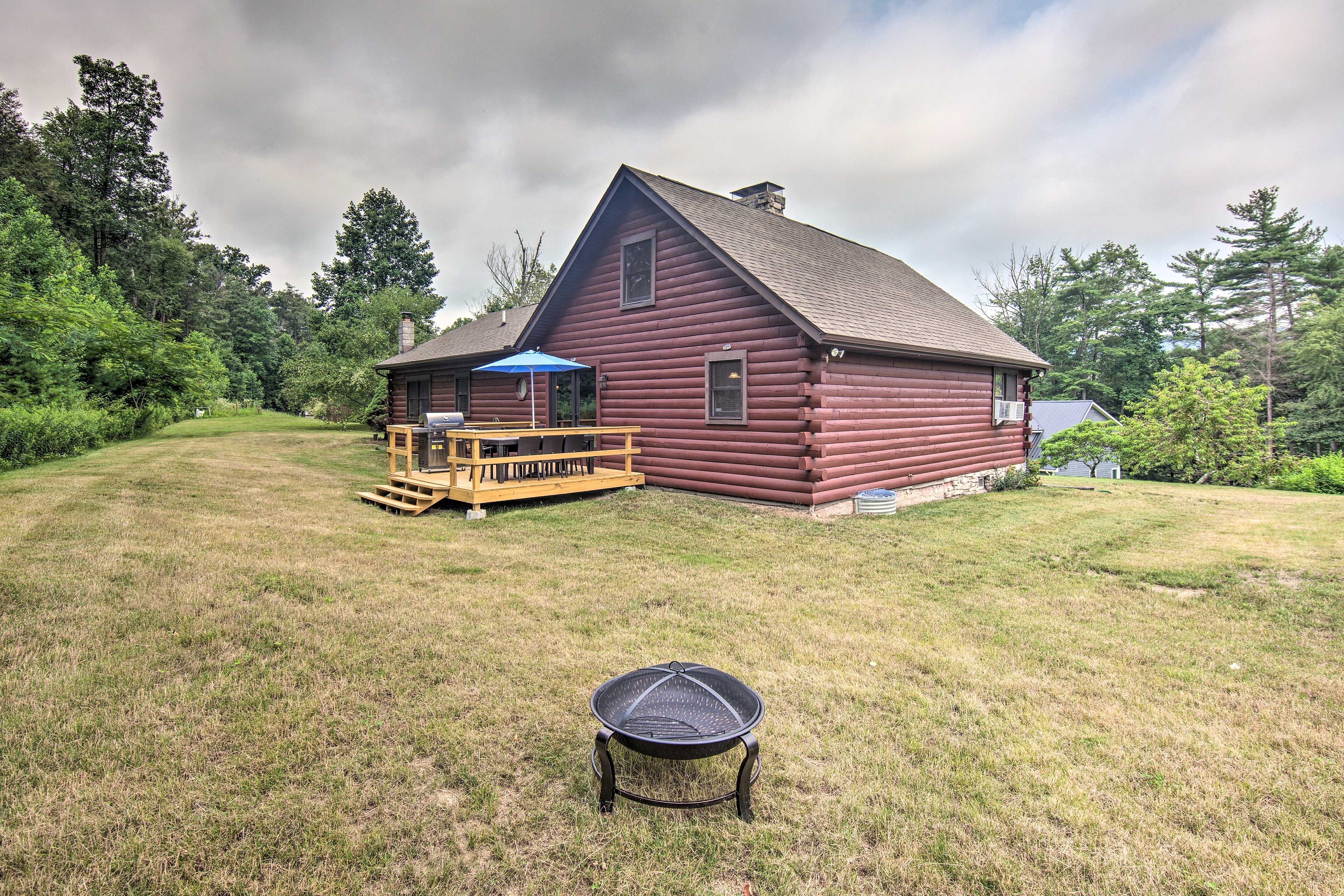 Private Yard | Fire Pit