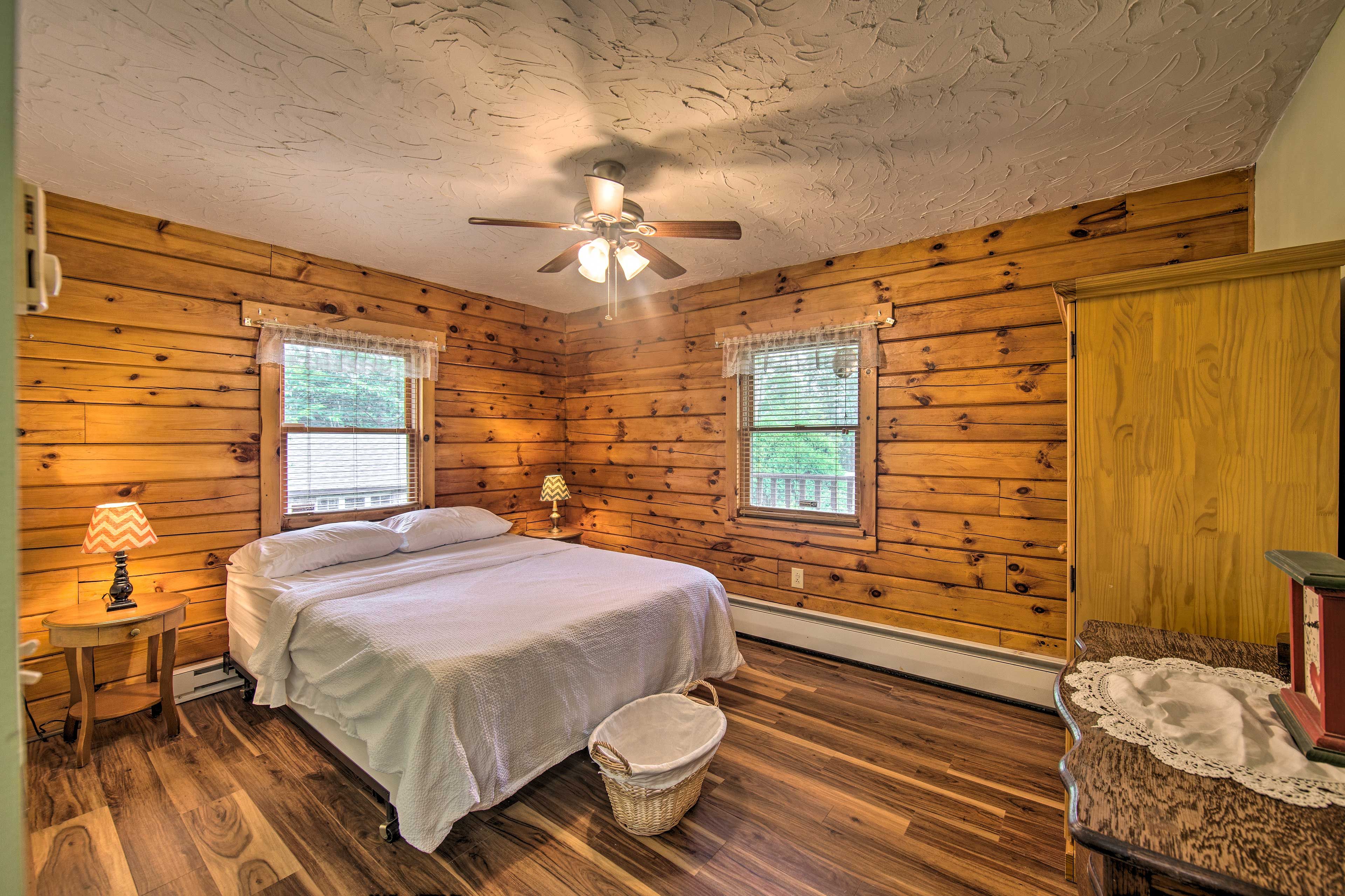 Bedroom 2 | Main Floor | Queen Bed