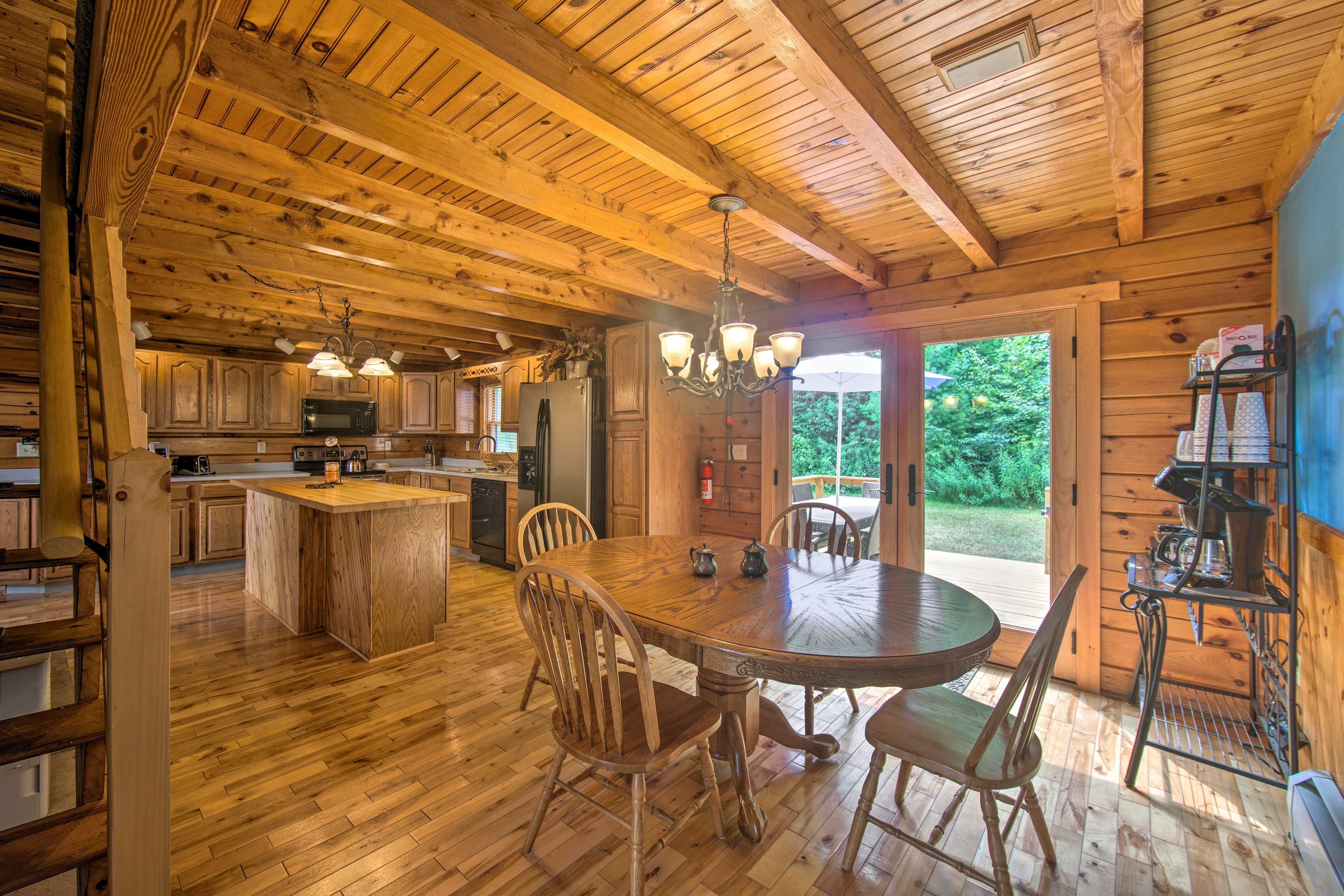Dining Area | Main Floor | Dishware & Flatware Provided