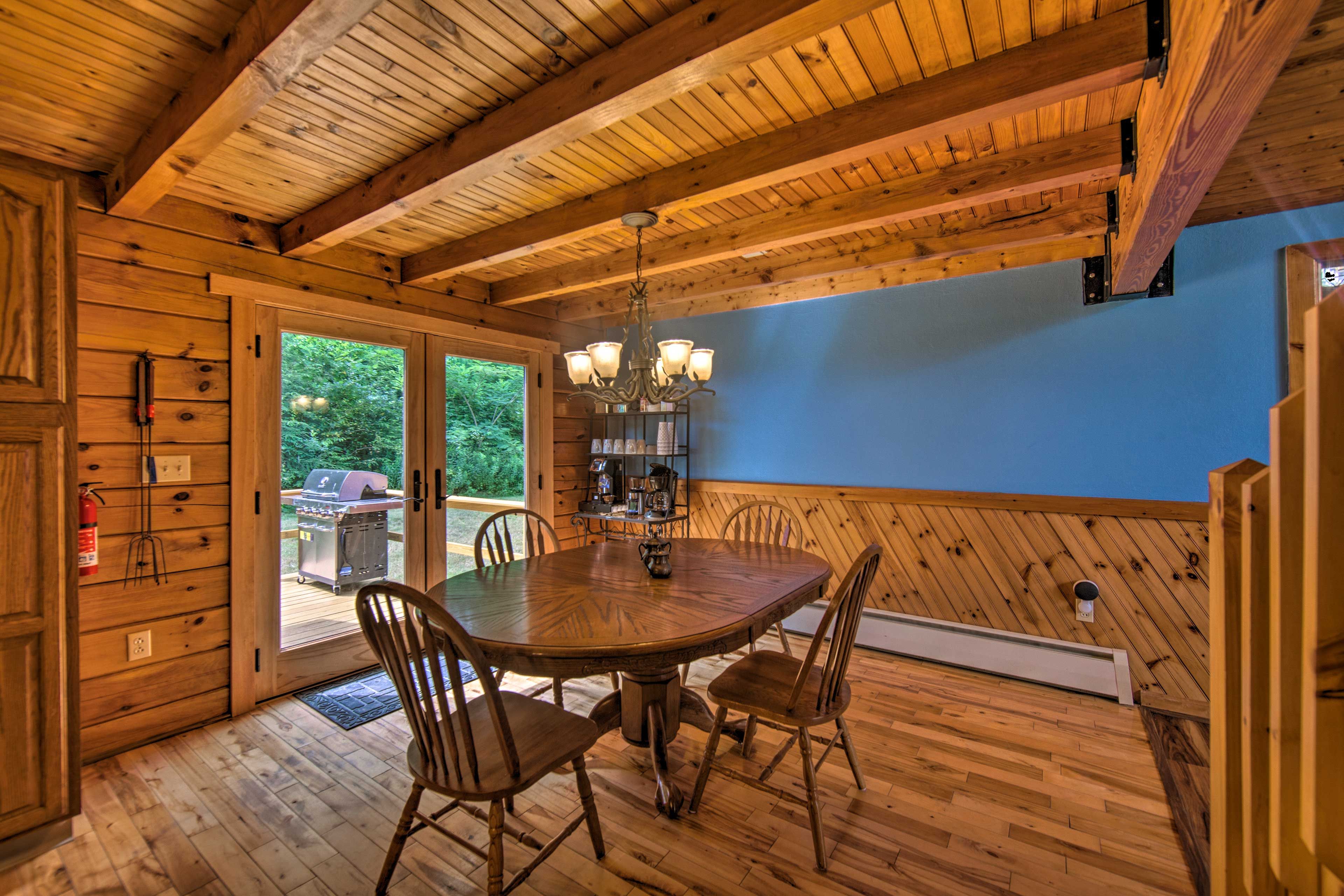 Dining Area | Coffee Nook w/ Drip & Keurig Coffee Makers