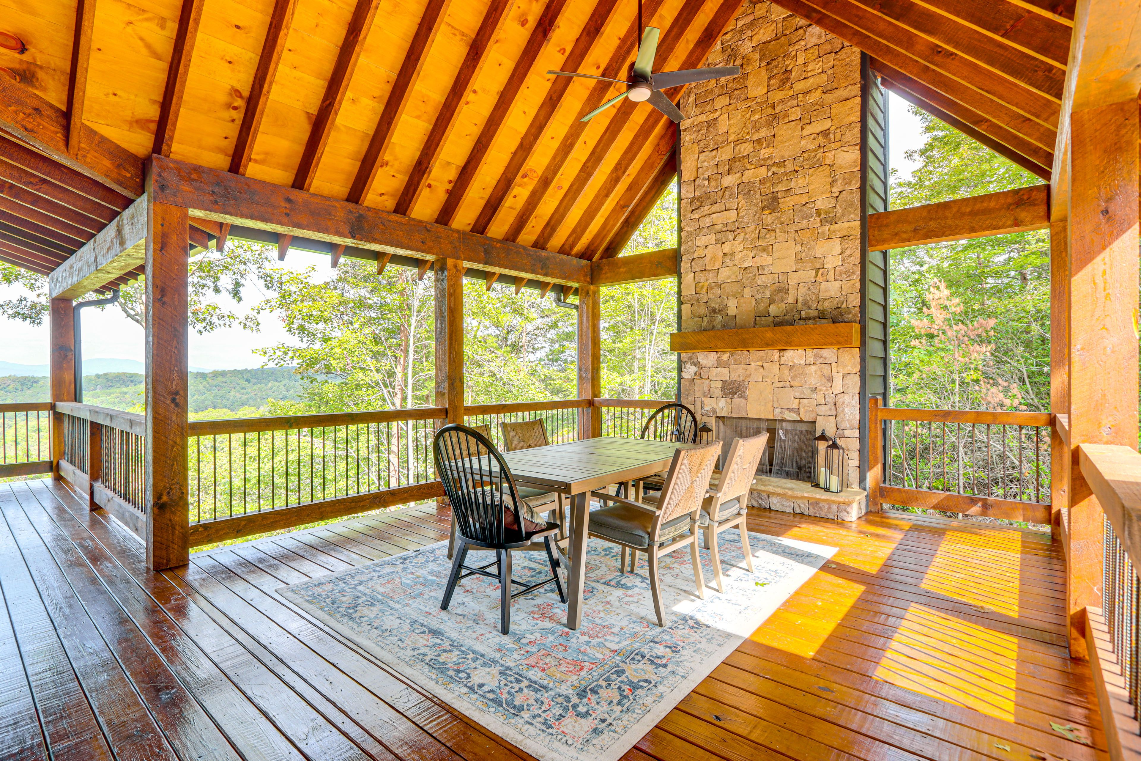 Main Deck | Dining Area | Outdoor Fireplace