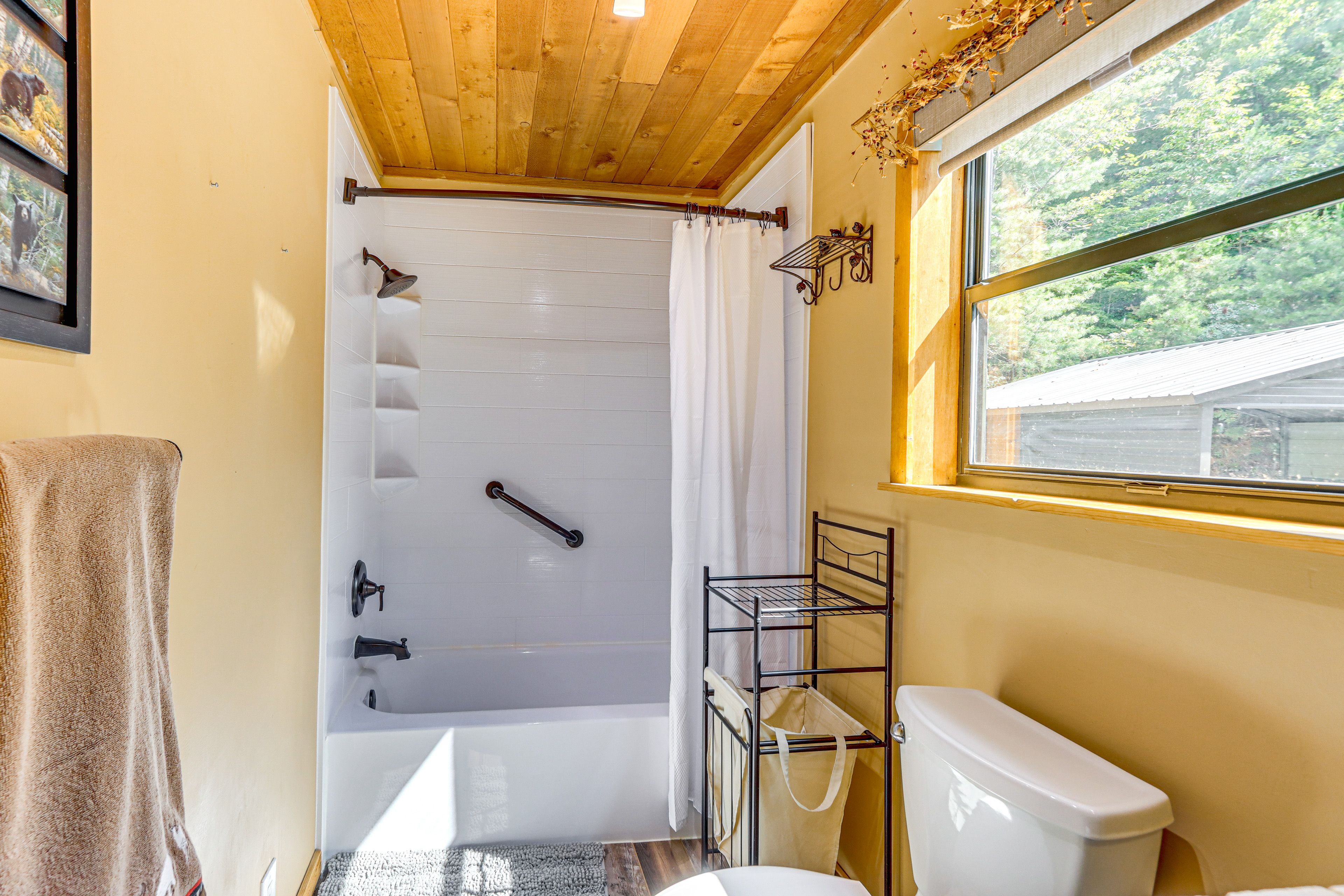 Full Bathroom | Main Level