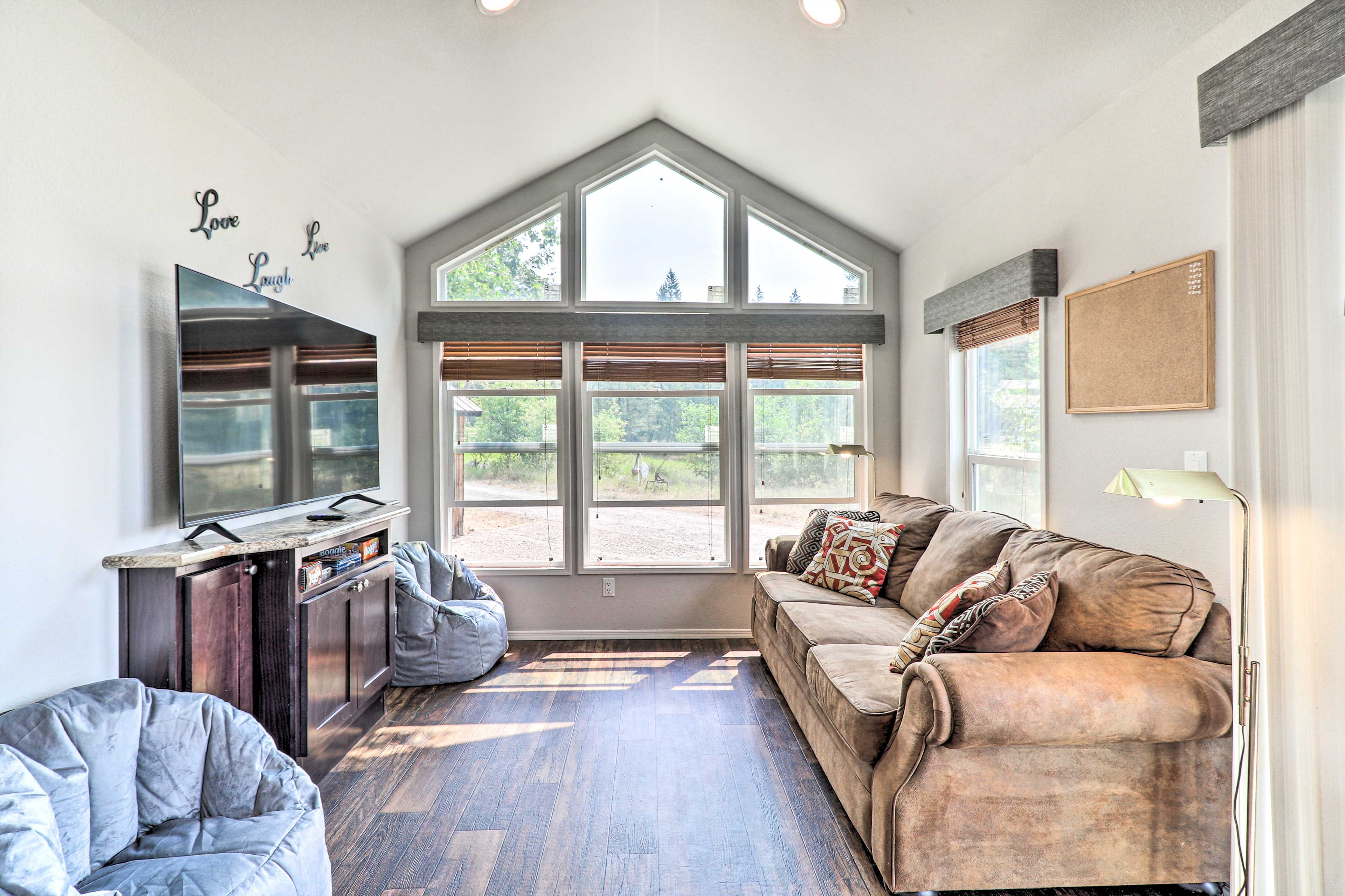 Living Room | Smart TV