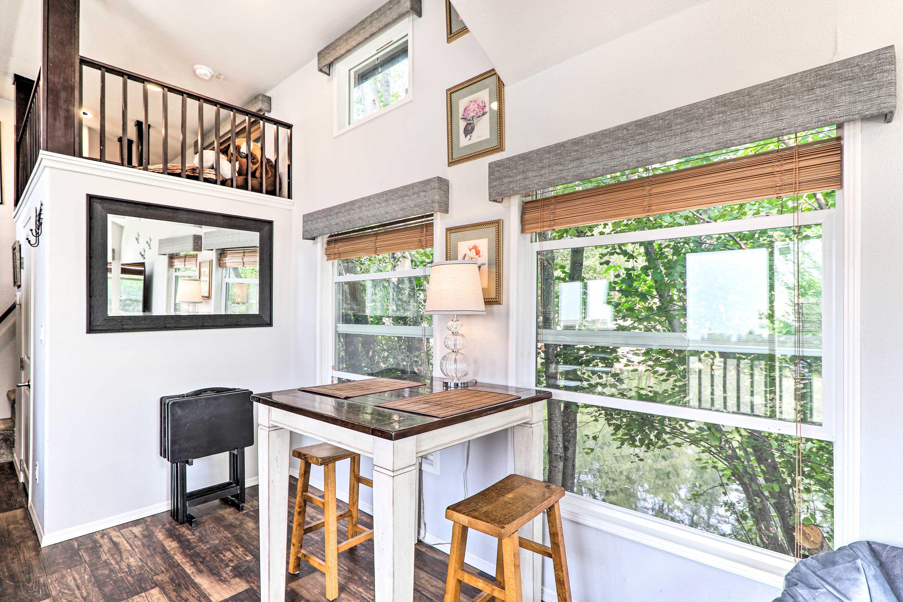Dining Area | Dishware & Flatware Provided