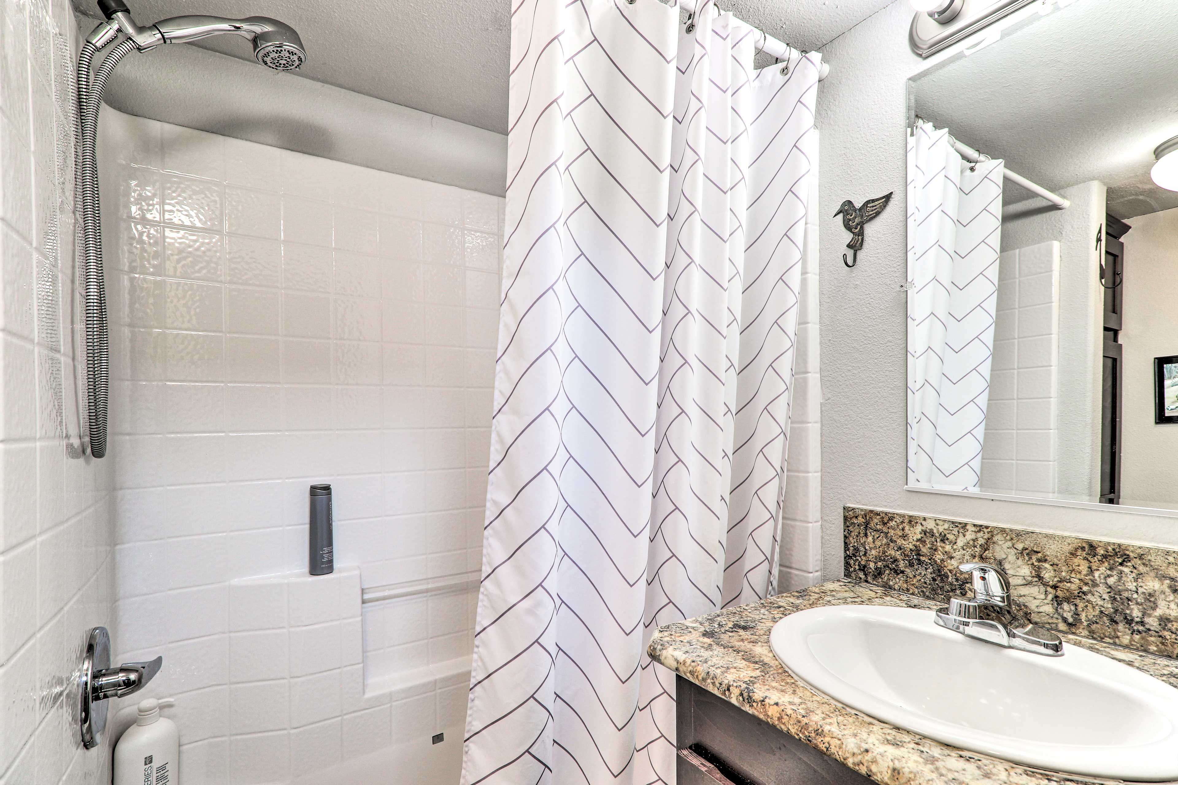 Full Bathroom | Complimentary Toiletries